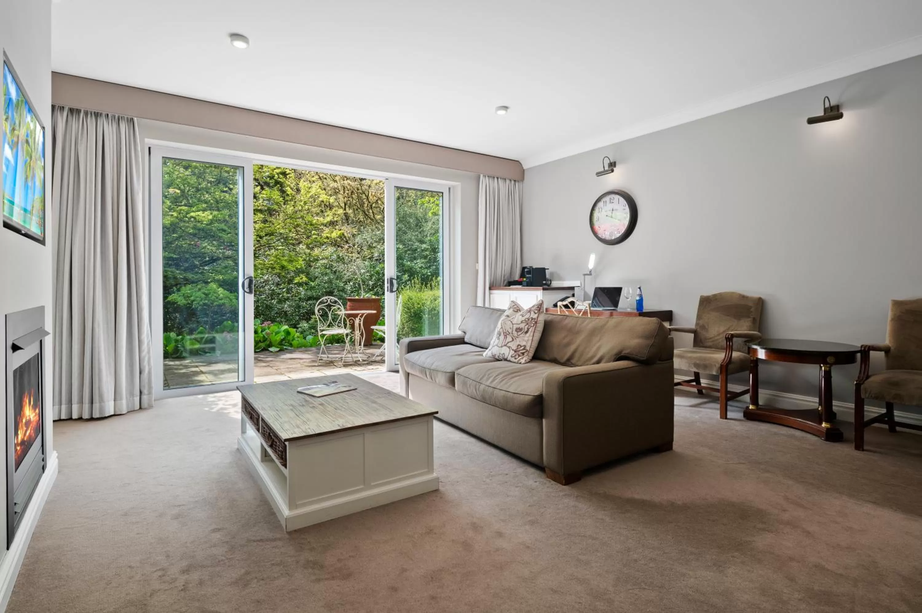 Patio in Parklands Country Gardens & Lodges Blue Mountains