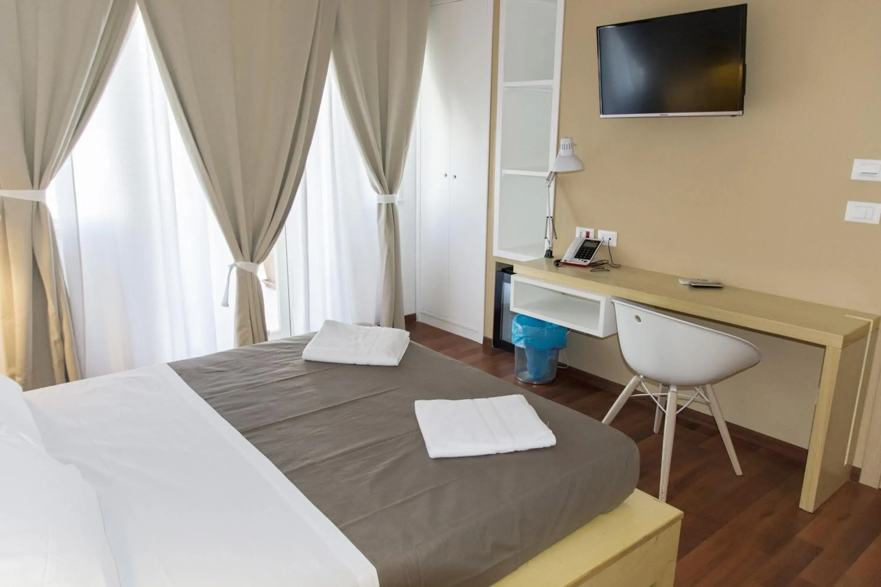 Photo of the whole room, Bed in Bio Hotel Palermo