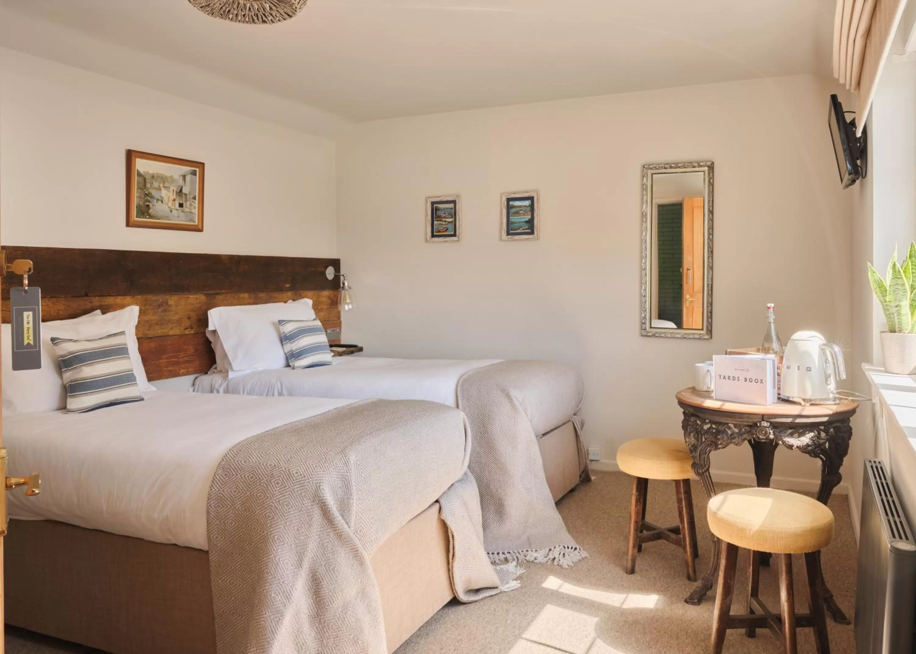 Bedroom in The Old Ferry Inn