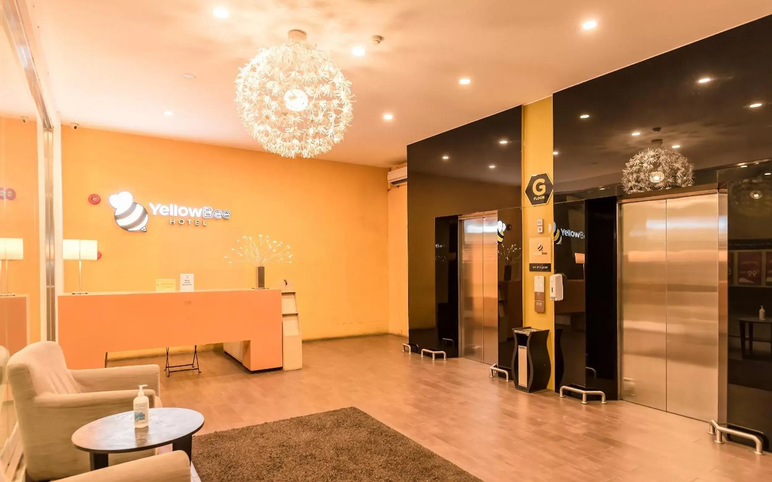 Lobby or reception, Bathroom in Yellow Bee Tangerang