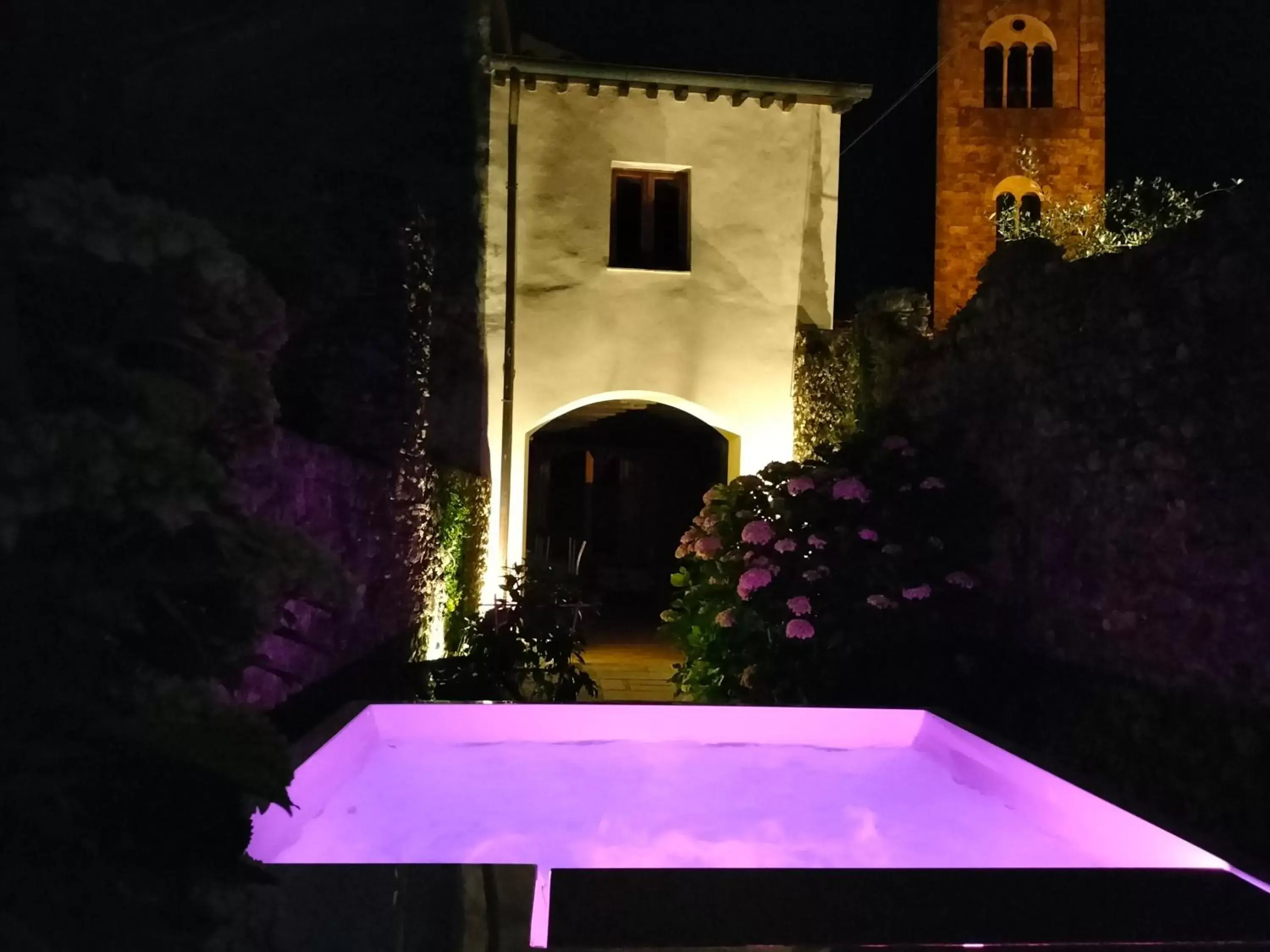 Hot Tub, Swimming Pool in Badia Giulia Prestigious Historical B&B