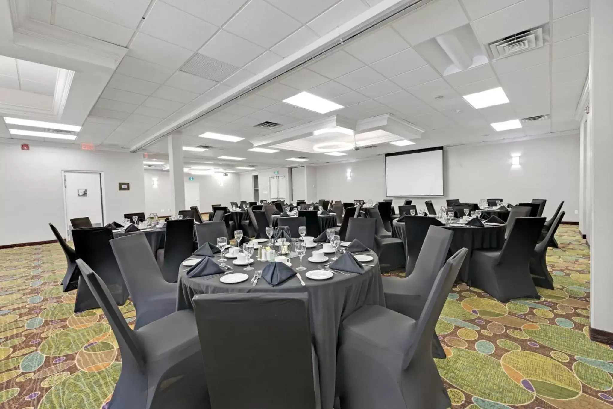 Banquet/Function facilities, Restaurant/Places to Eat in Holiday Inn Hotel Peterborough Waterfront, an IHG Hotel