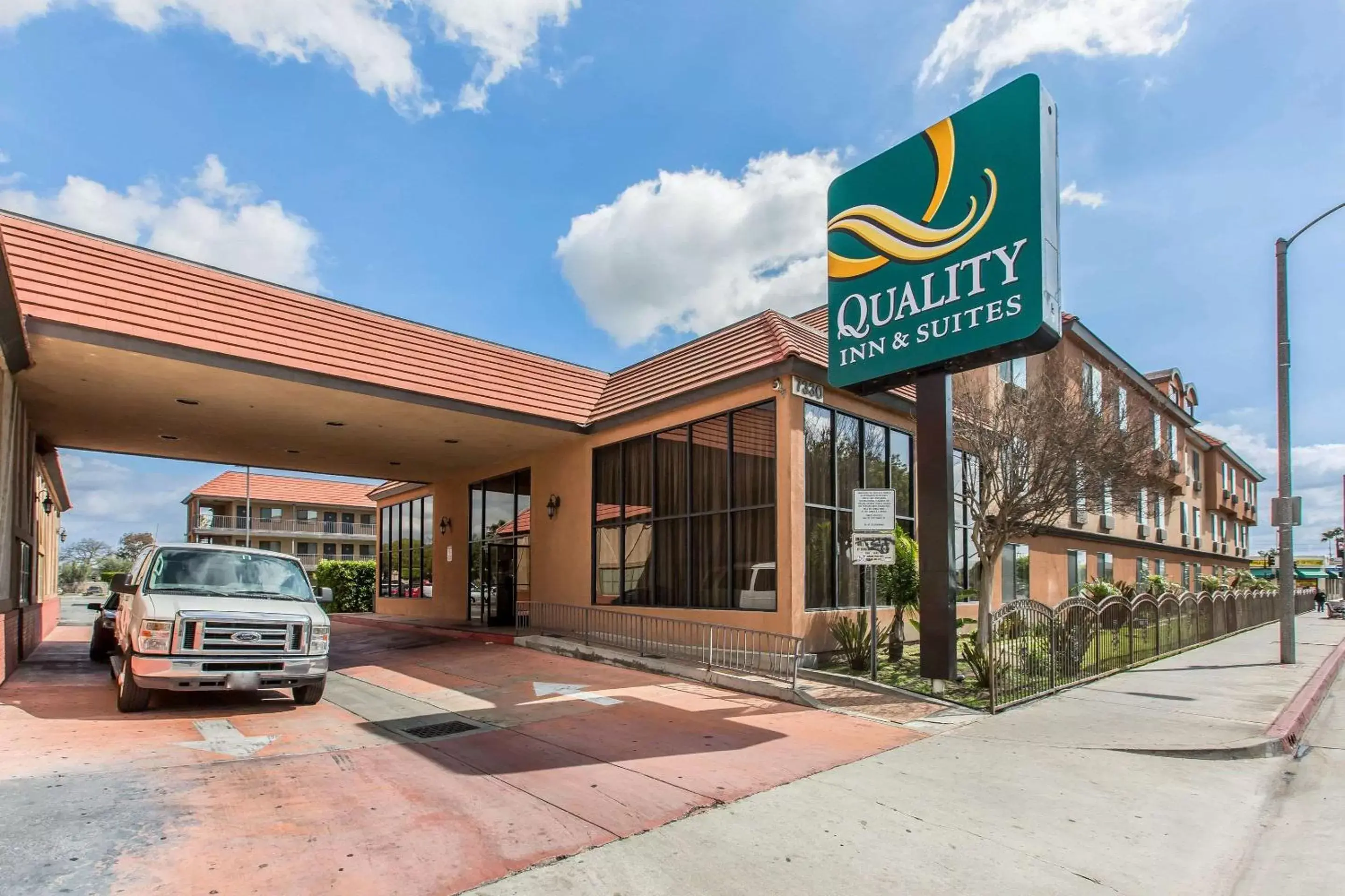 Property Building in Quality Inn & Suites Bell Gardens-Los Angeles