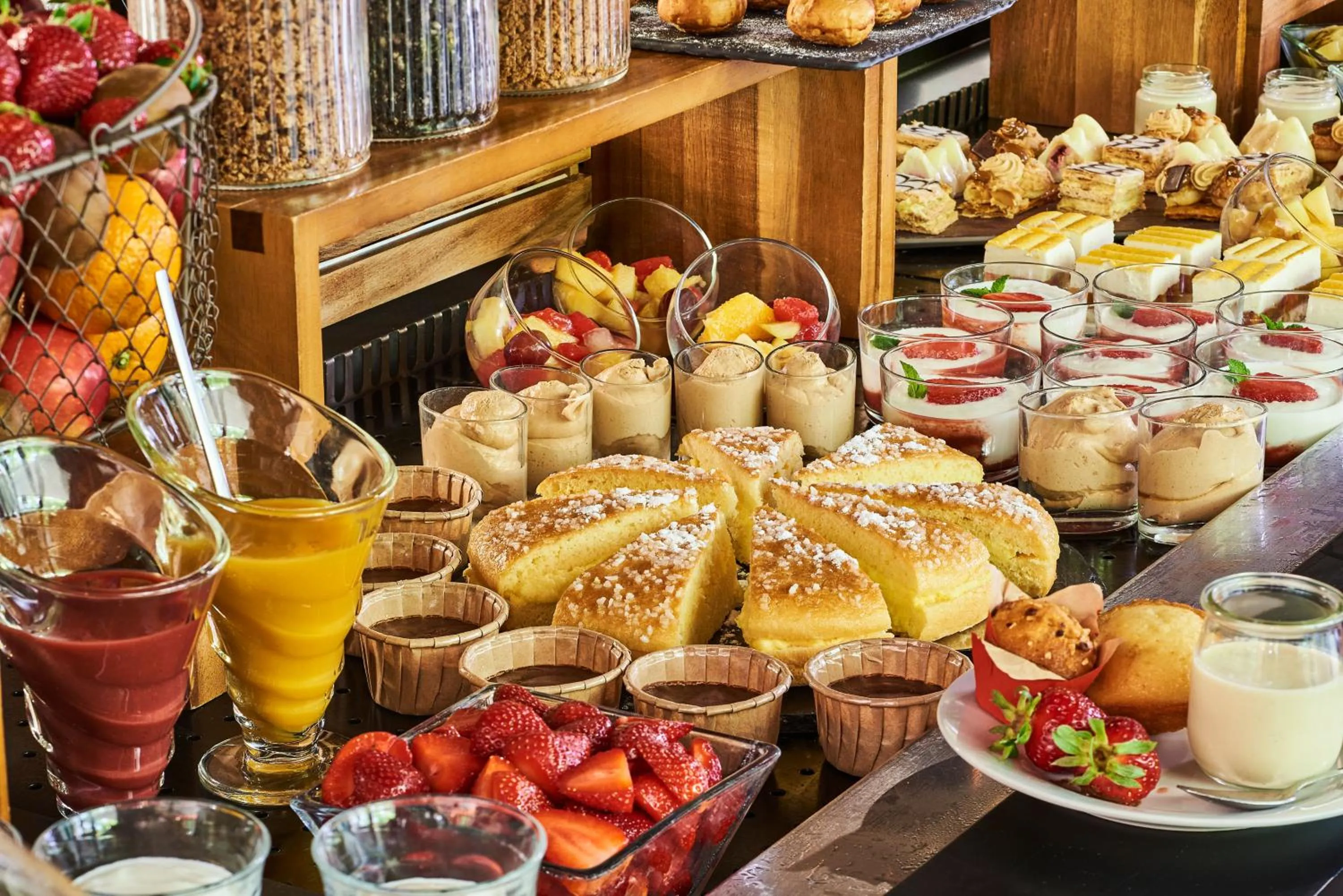 Food and drinks in Kyriad Direct Le Bourget Gonesse