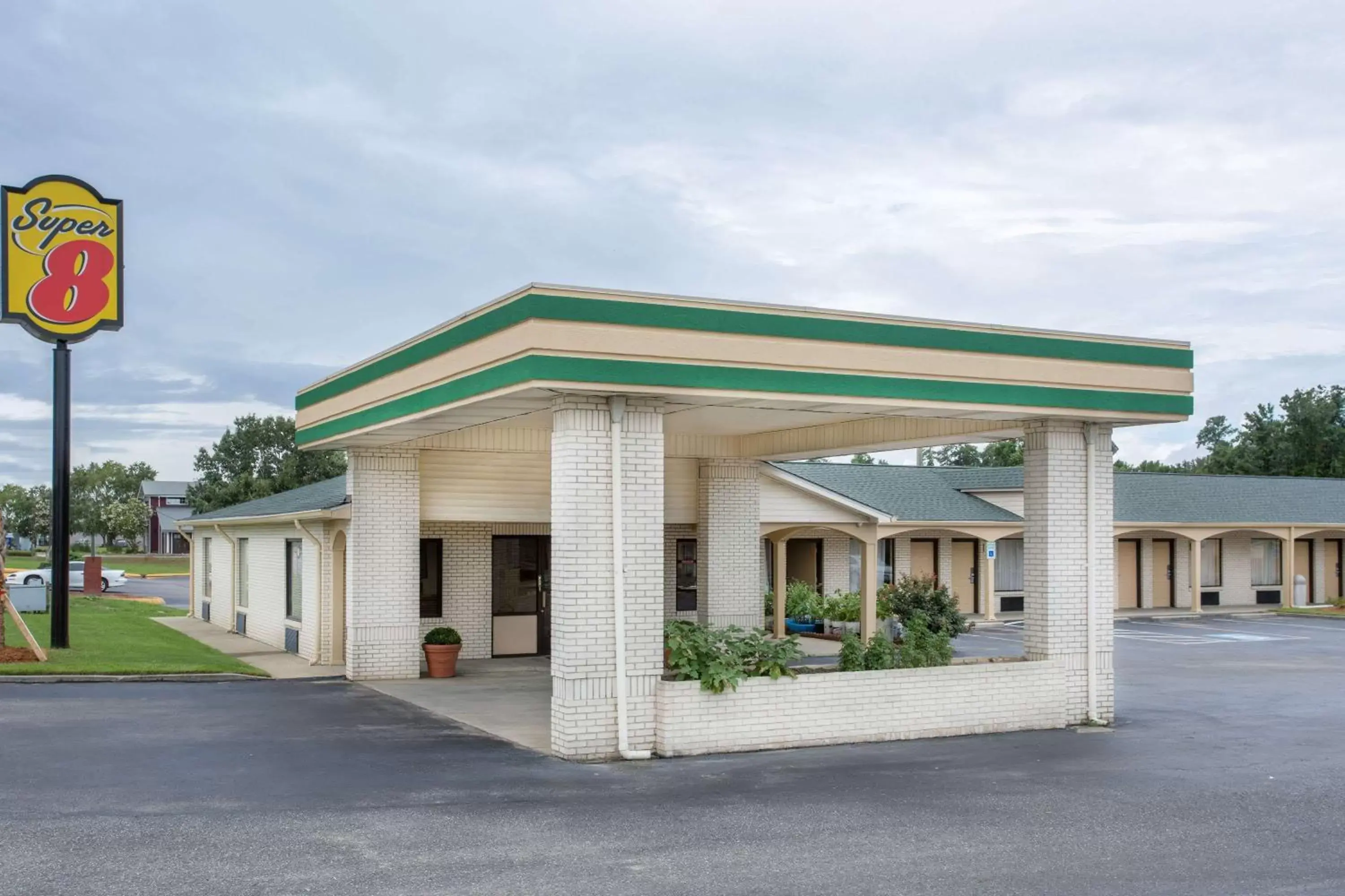 Property Building in Super 8 by Wyndham Sumter