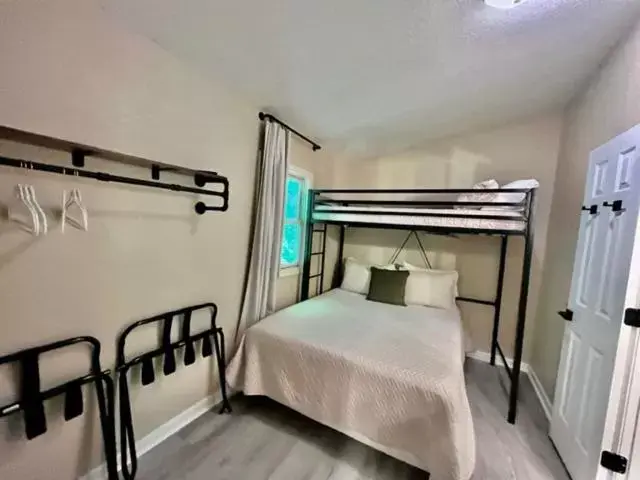Bunk Bed in Hickory Falls Inn