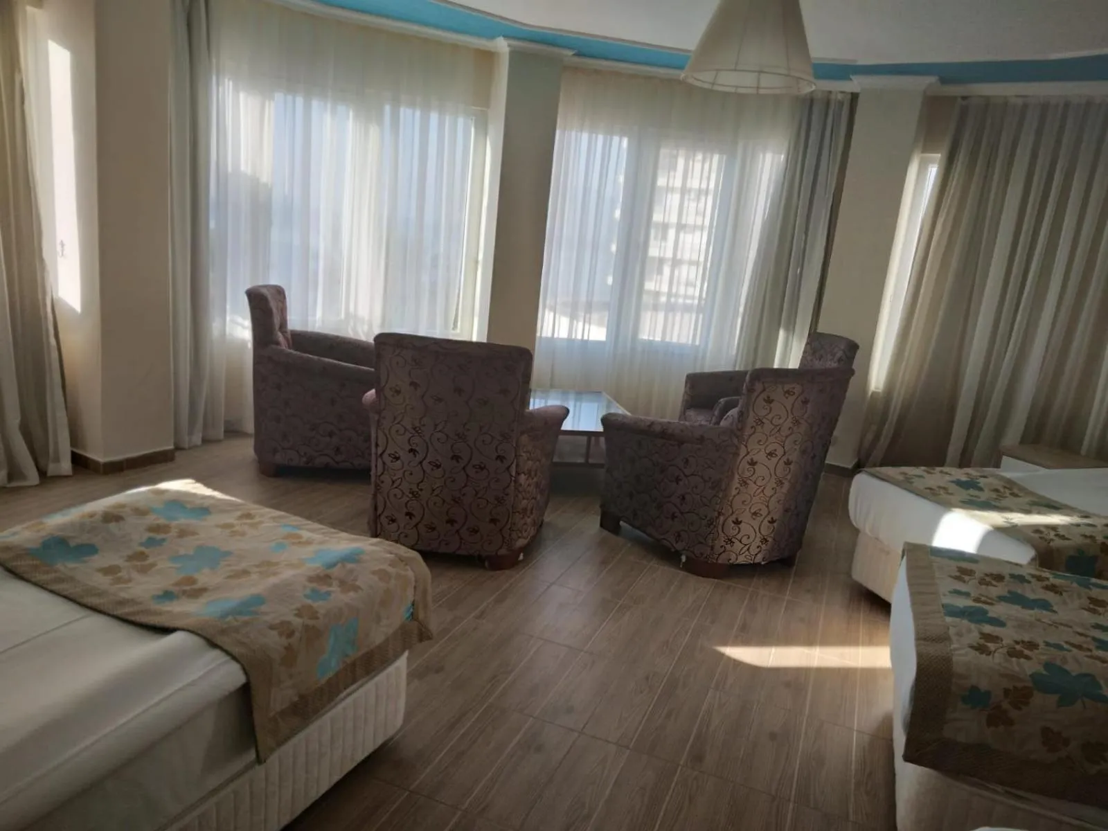 Seating area, Bed in Cender Hotel