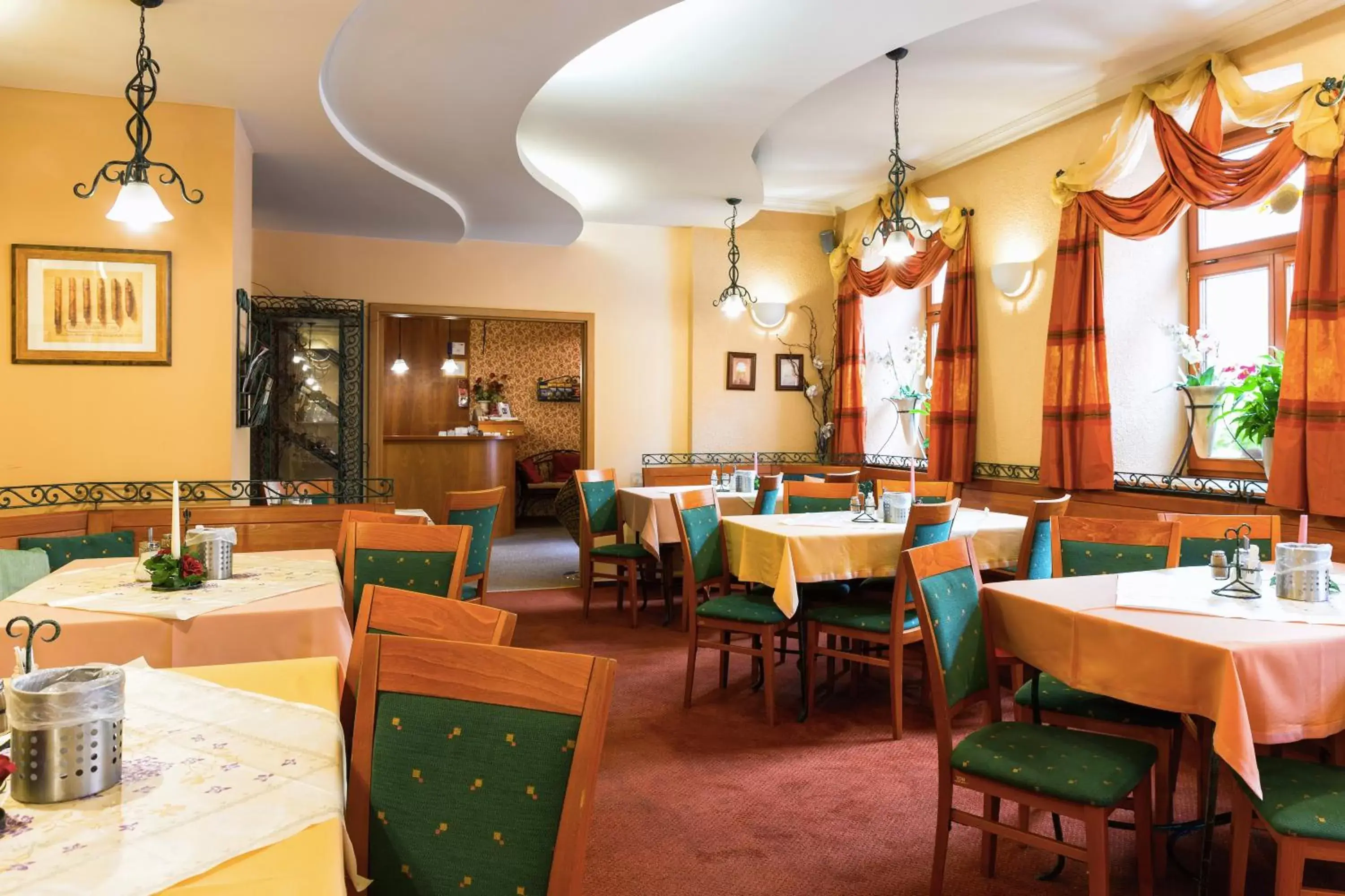 Banquet/Function facilities, Restaurant/Places to Eat in Hotel Roudna