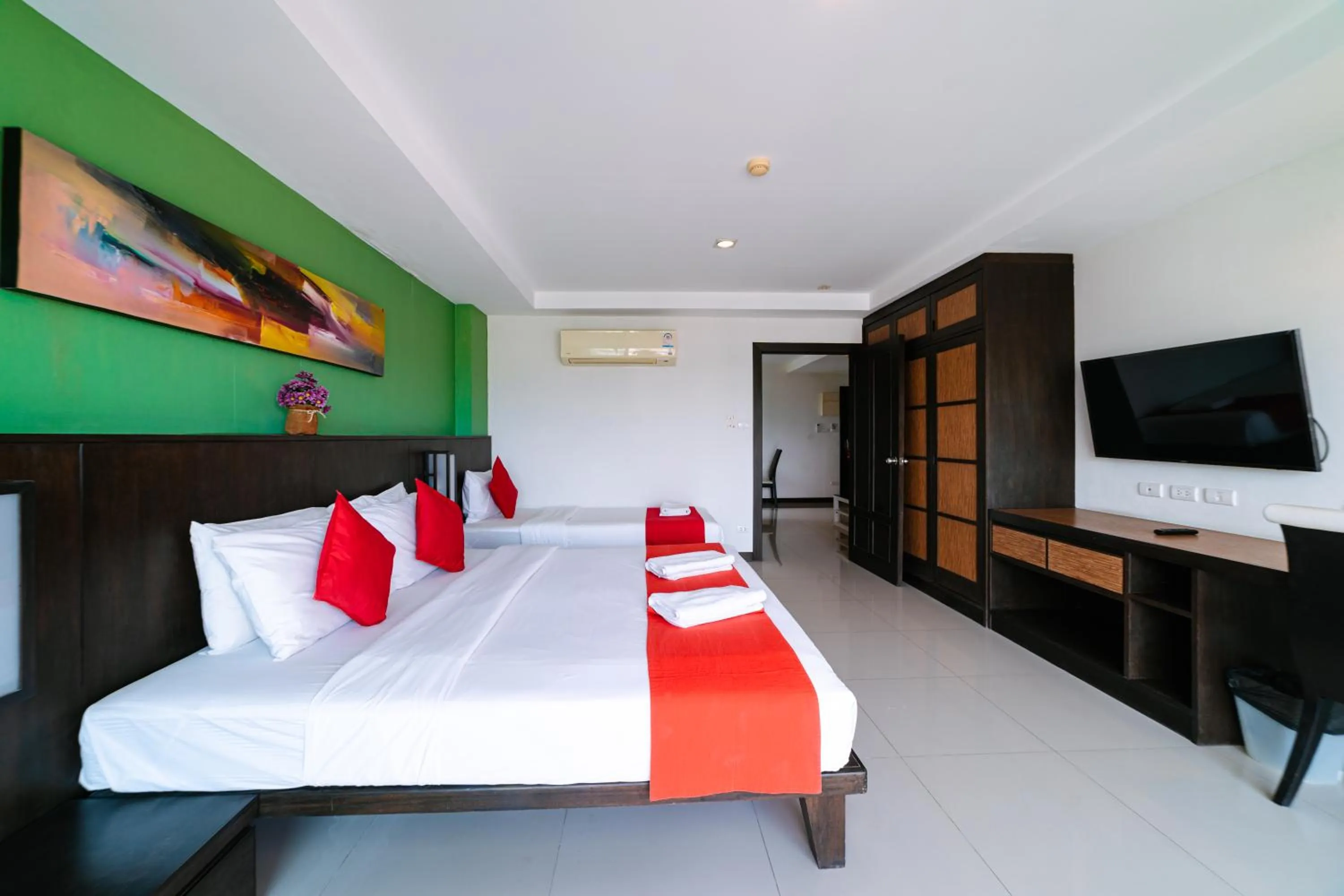 Bed in Ratana Hotel Sakdidet, PHUKET TOWN