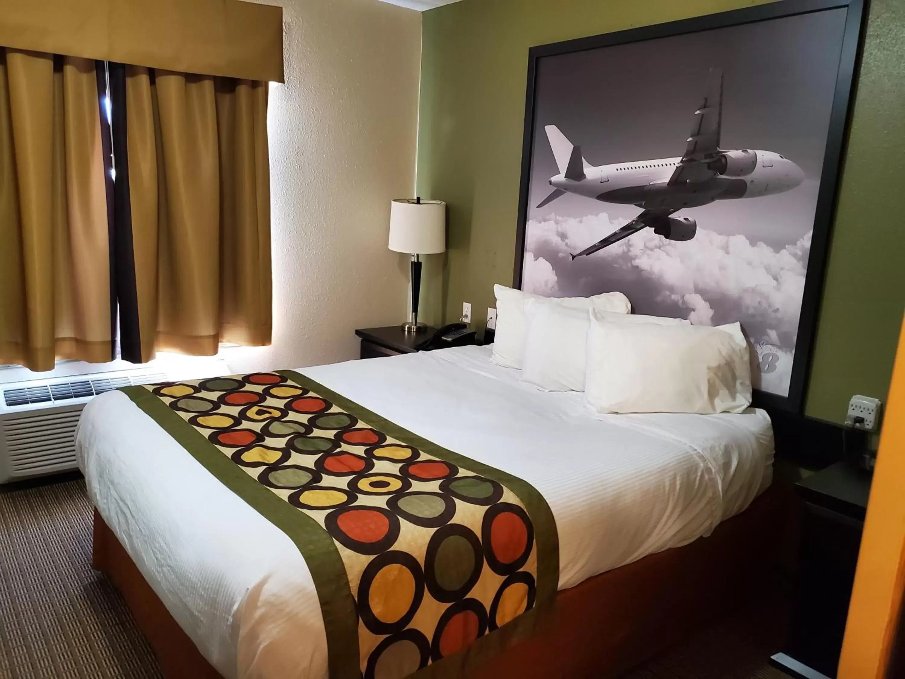 Bedroom, Bed in Super 8 by Wyndham Edmonton International Airport