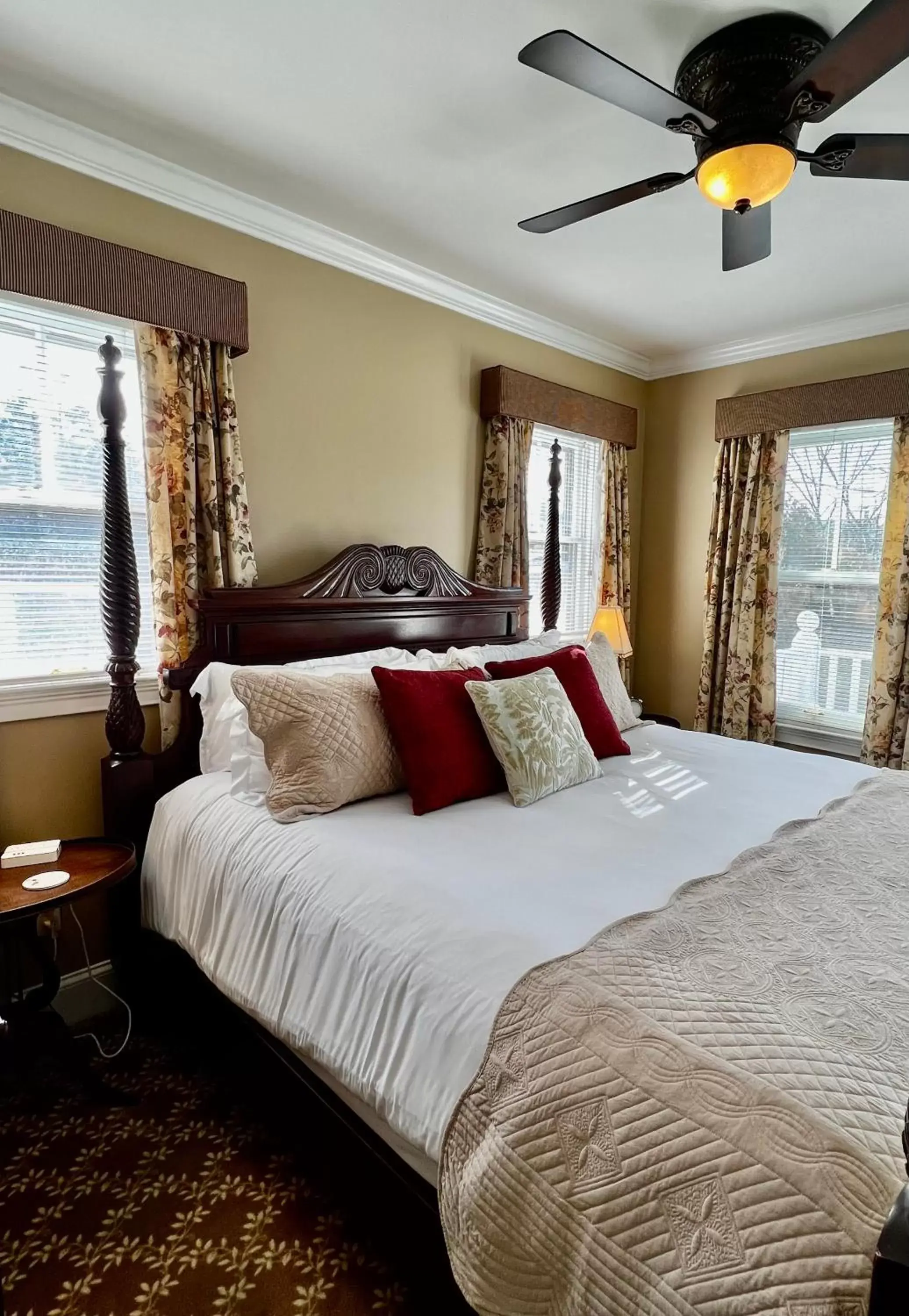 Bedroom, Bed in Almondy Inn Bed & Breakfast