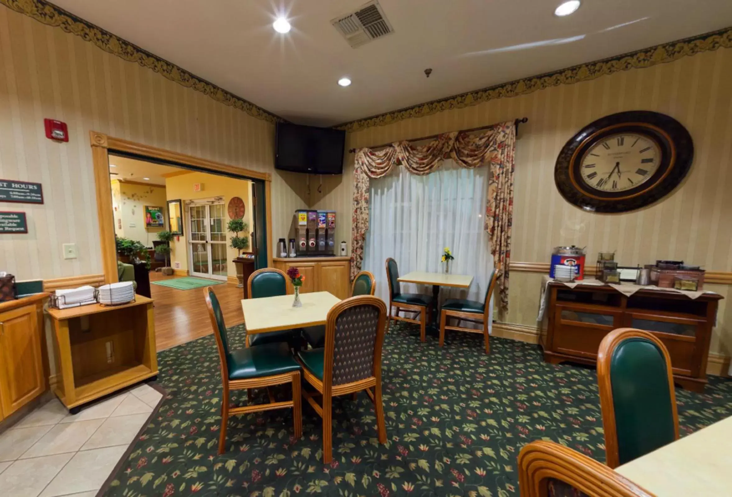 Restaurant/places to eat in Country Inn & Suites by Radisson, Salina, KS