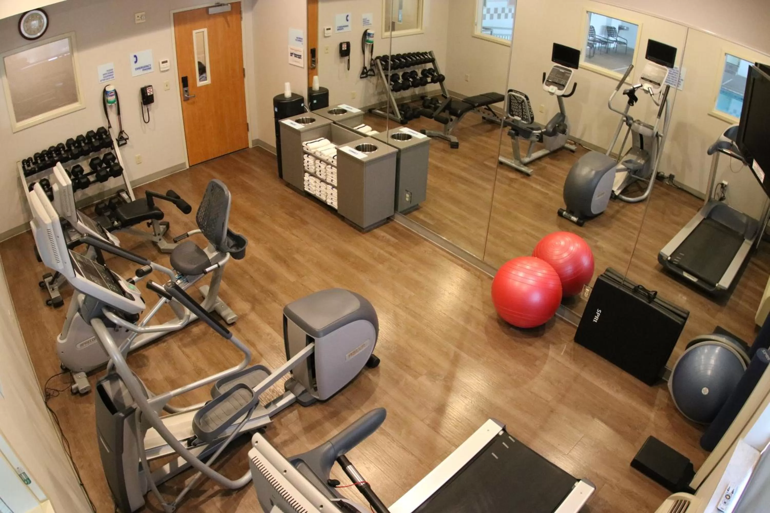 Fitness centre/facilities in Holiday Inn Express & Suites Cheney by IHG