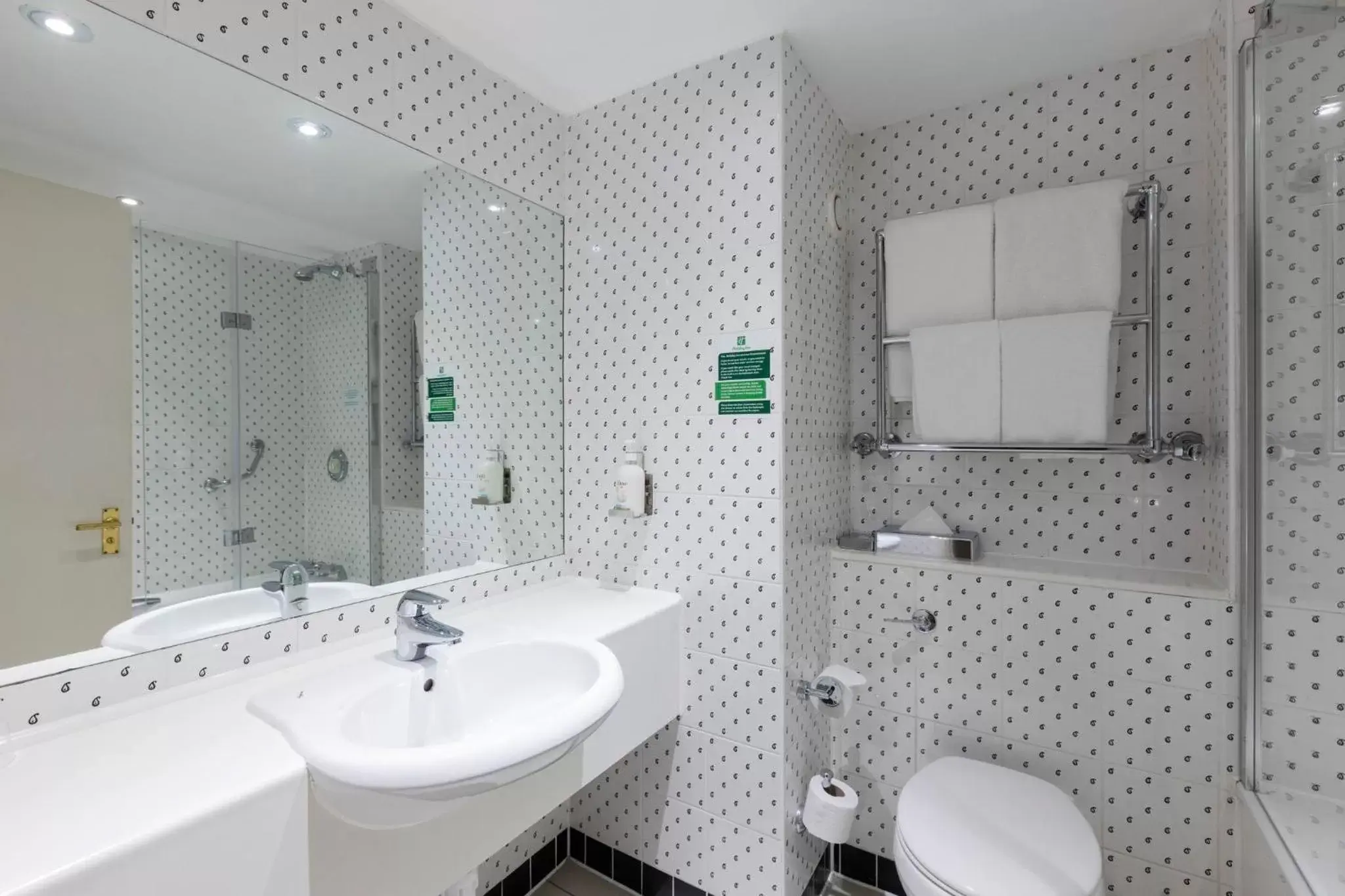 Bathroom in Holiday Inn Brentwood, an IHG Hotel
