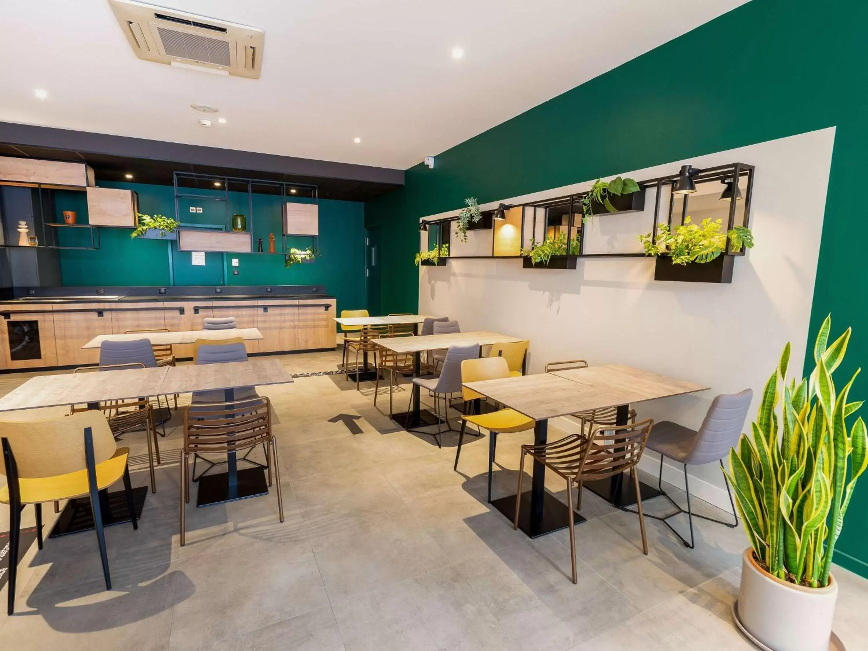 Breakfast, Restaurant/Places to Eat in Ibis Pau Centre
