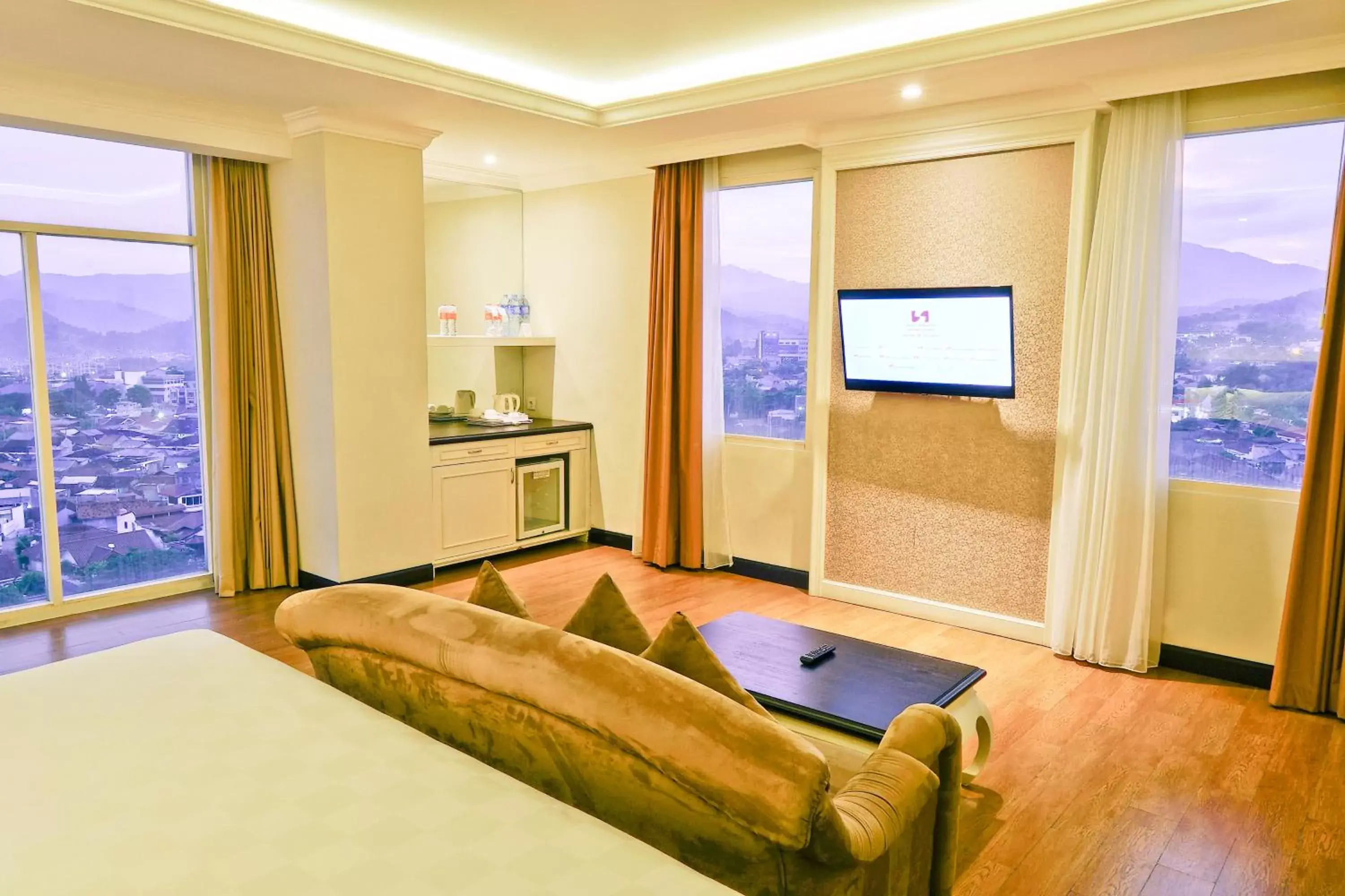 Bedroom, Seating Area in Swiss-Belhotel Lampung