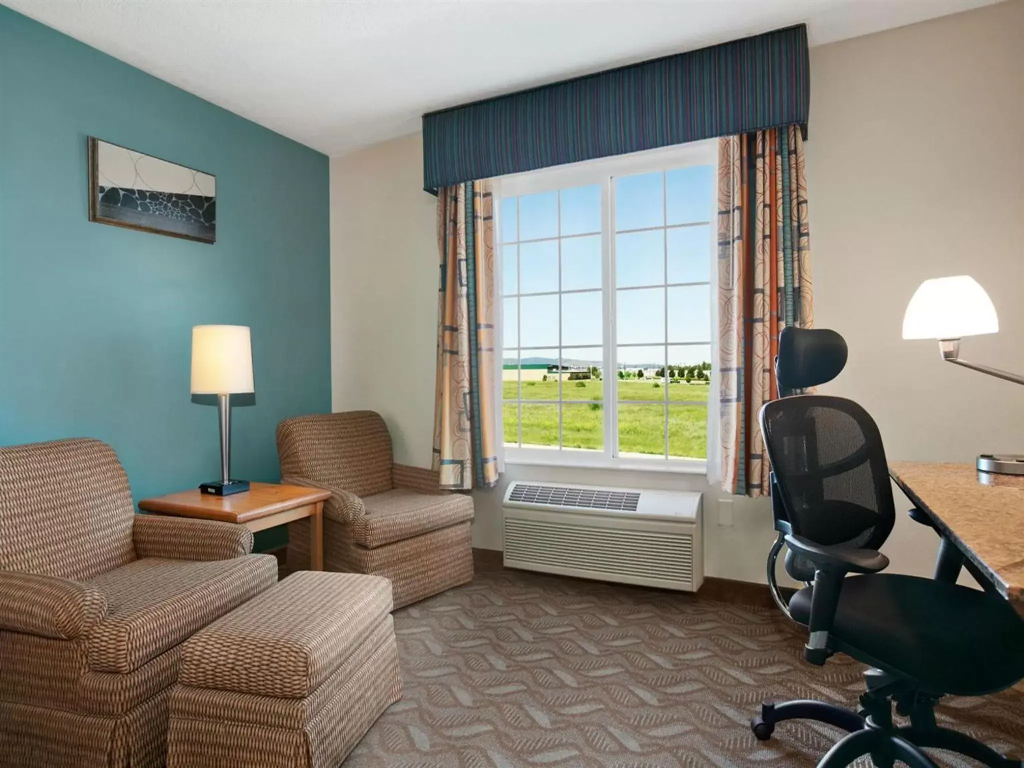 Photo of the whole room, Seating Area in Best Western Plus Liberty Lake Inn