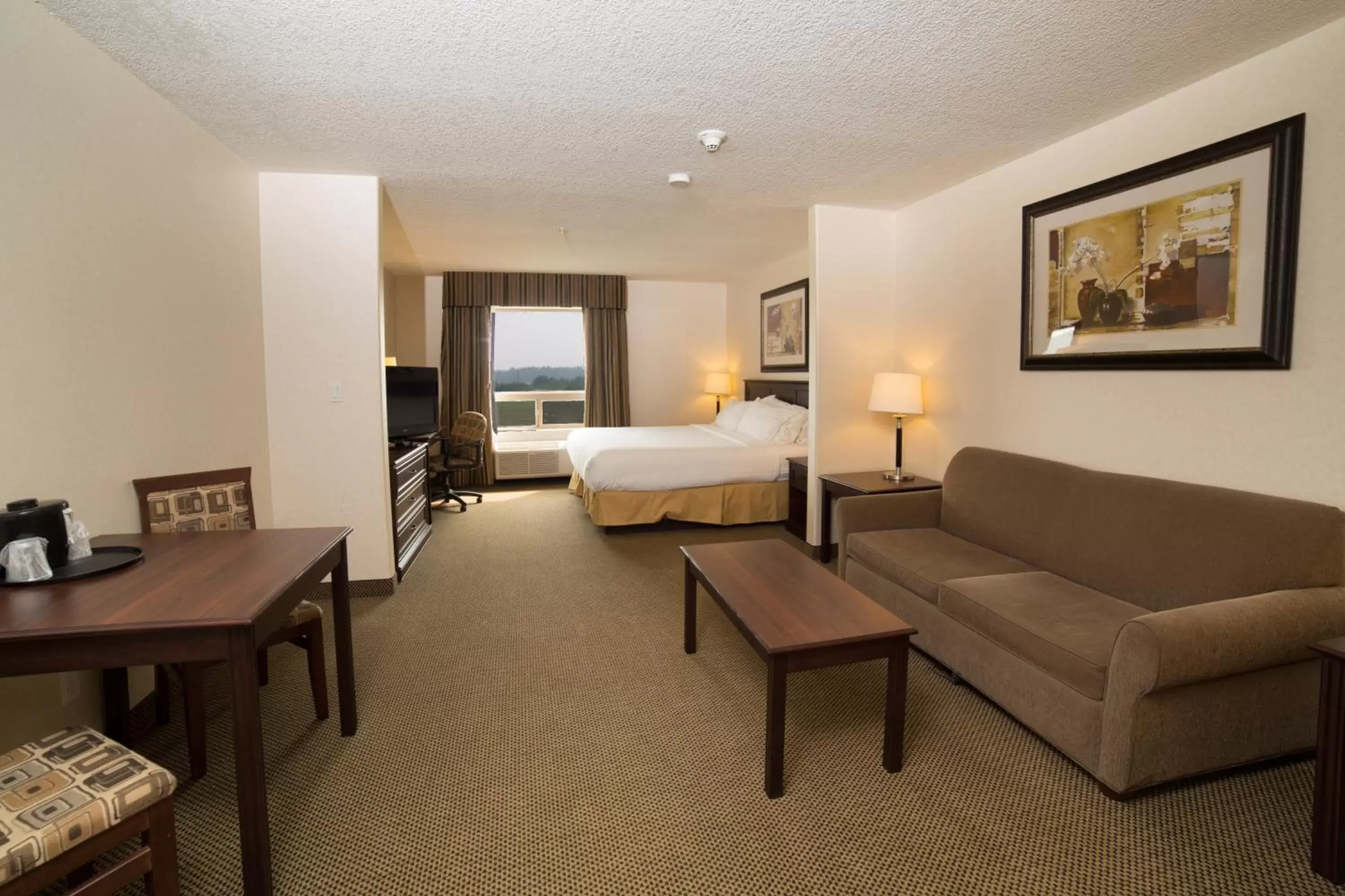 Photo of the whole room, Bed in Holiday Inn Express & Suites Whitecourt by IHG Photo of the whole room, Bed in Holiday Inn Express & Suites Whitecourt by IHG