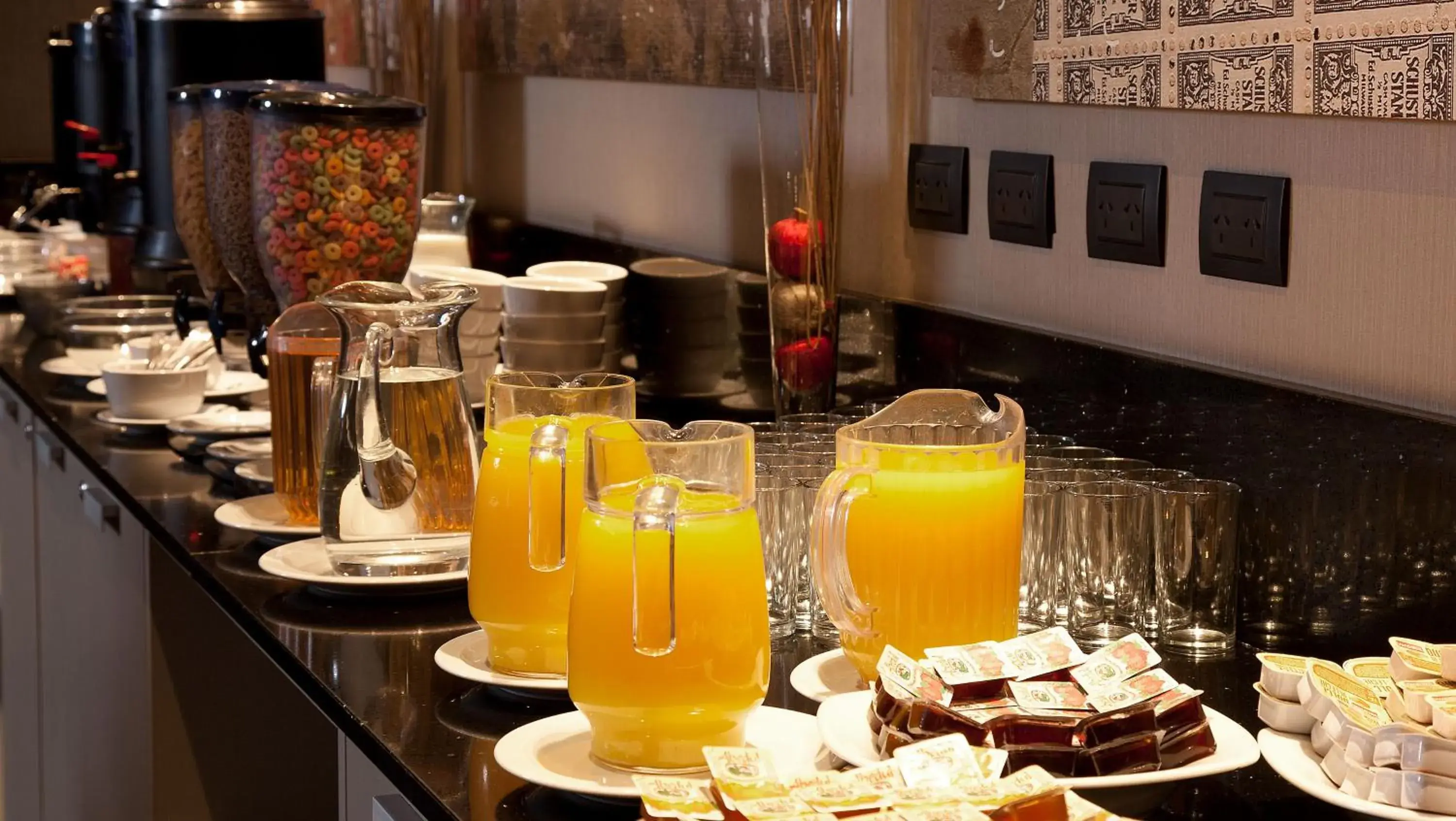 Continental breakfast, Drinks in Two Hotel Buenos Aires