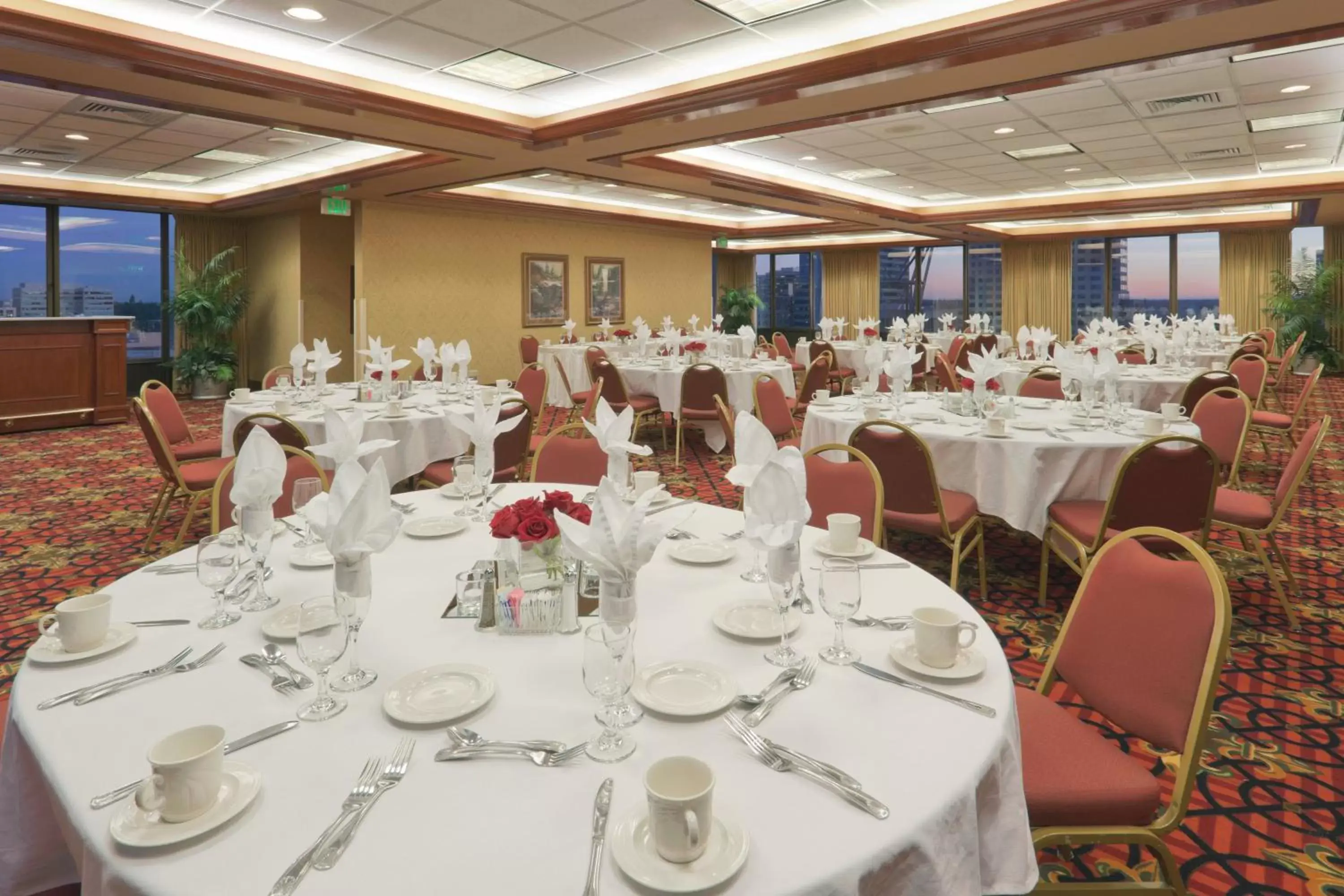 Banquet/Function facilities, Restaurant/Places to Eat in Holiday Inn Sacramento Downtown-Arena, an IHG Hotel
