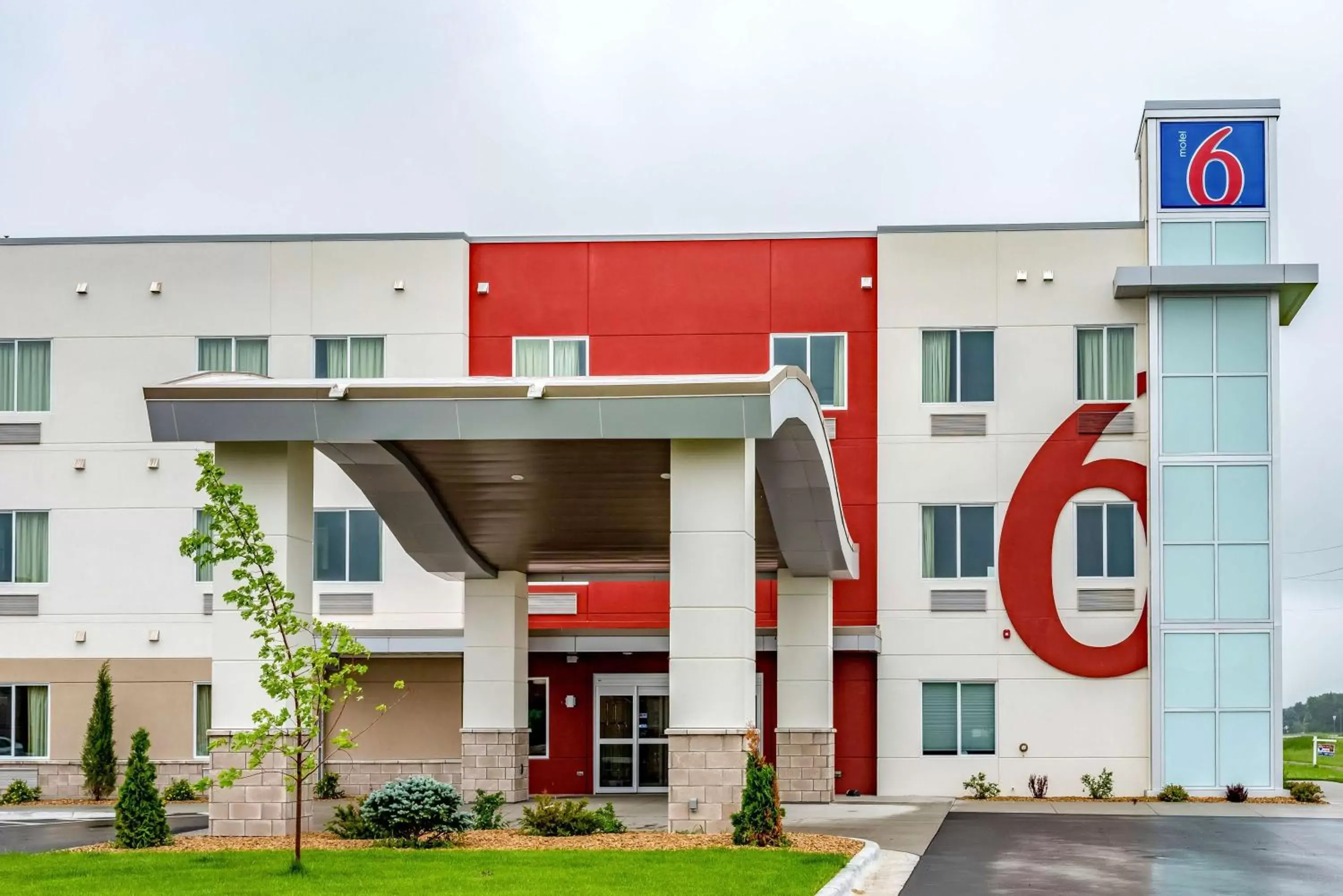 Property Building in Motel 6-Mankato, MN