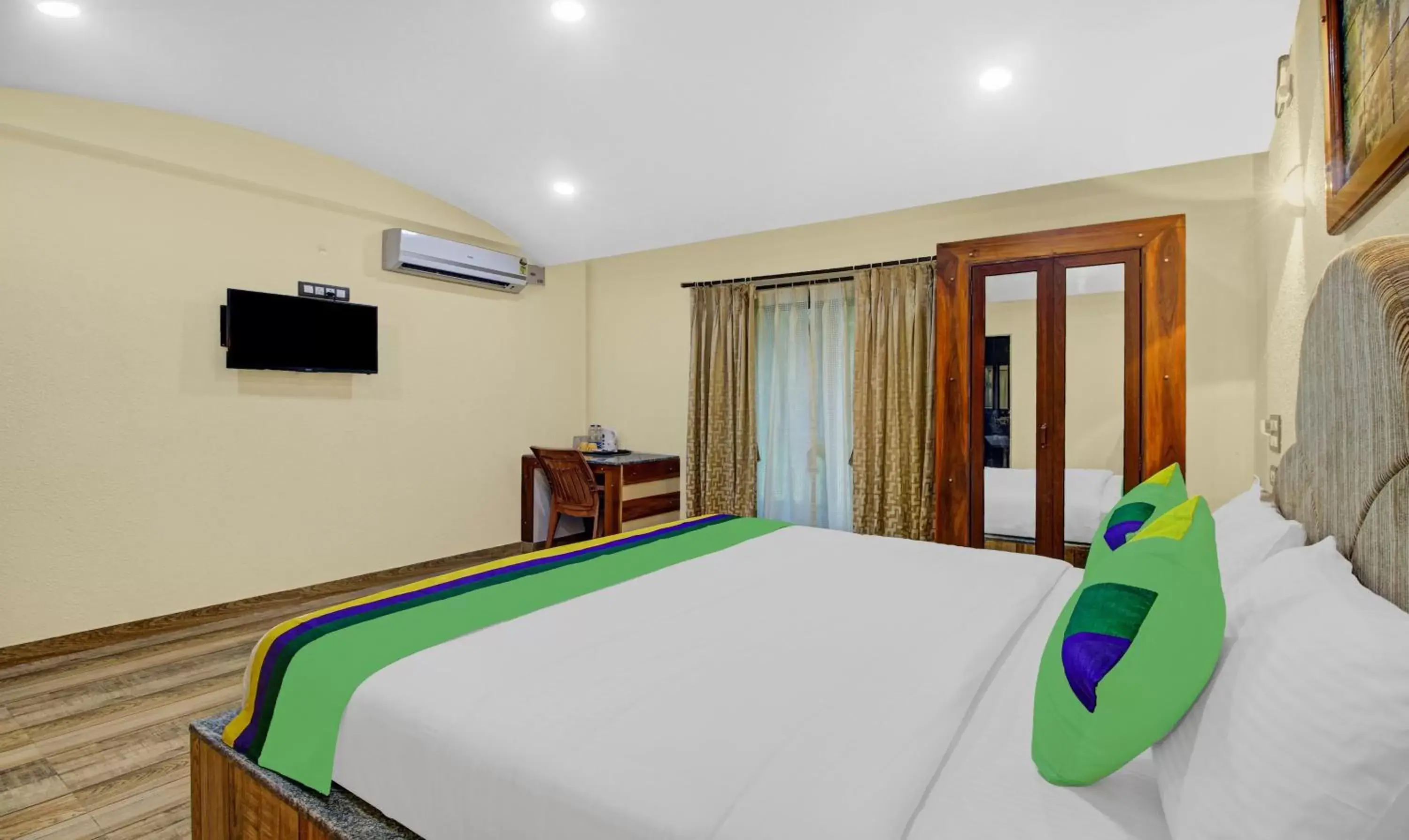 Bedroom, Bed in Treebo Majestic Palms, 2 Km From Colva Beach Bedroom, Bed in Treebo Majestic Palms, 2 Km From Colva Beach