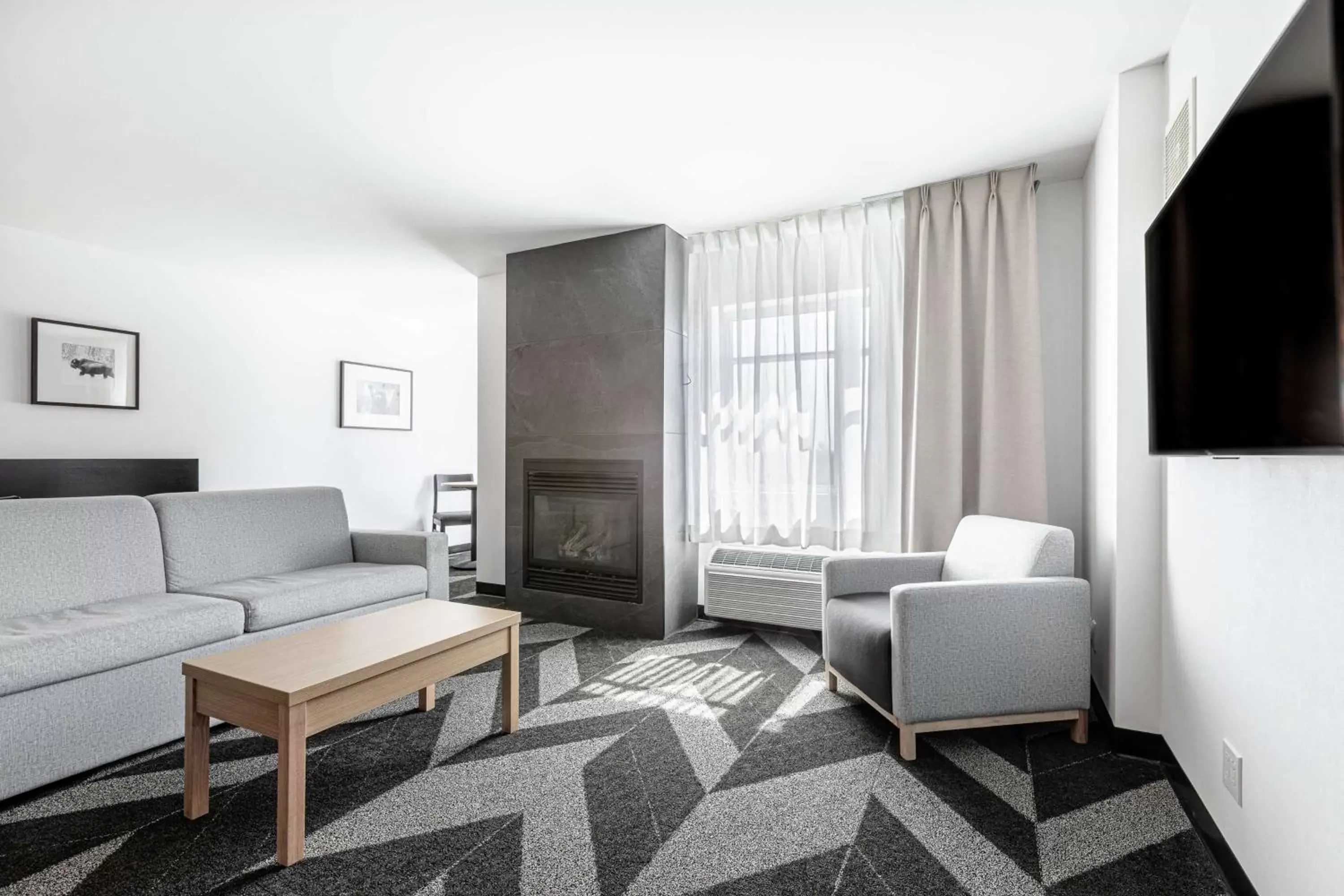 Bedroom, Seating Area in DoubleTree by Hilton Quebec Resort