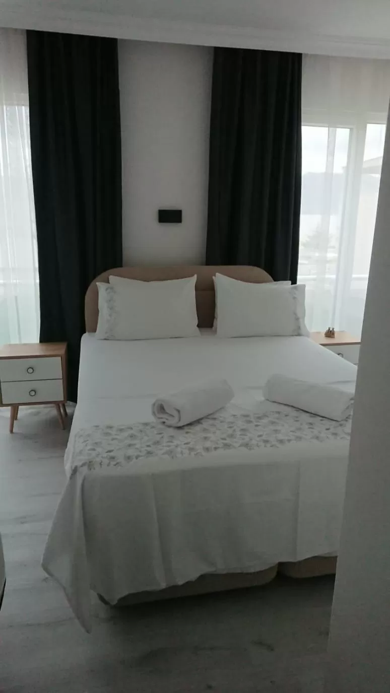 Bed in Ali's Pension ada alis