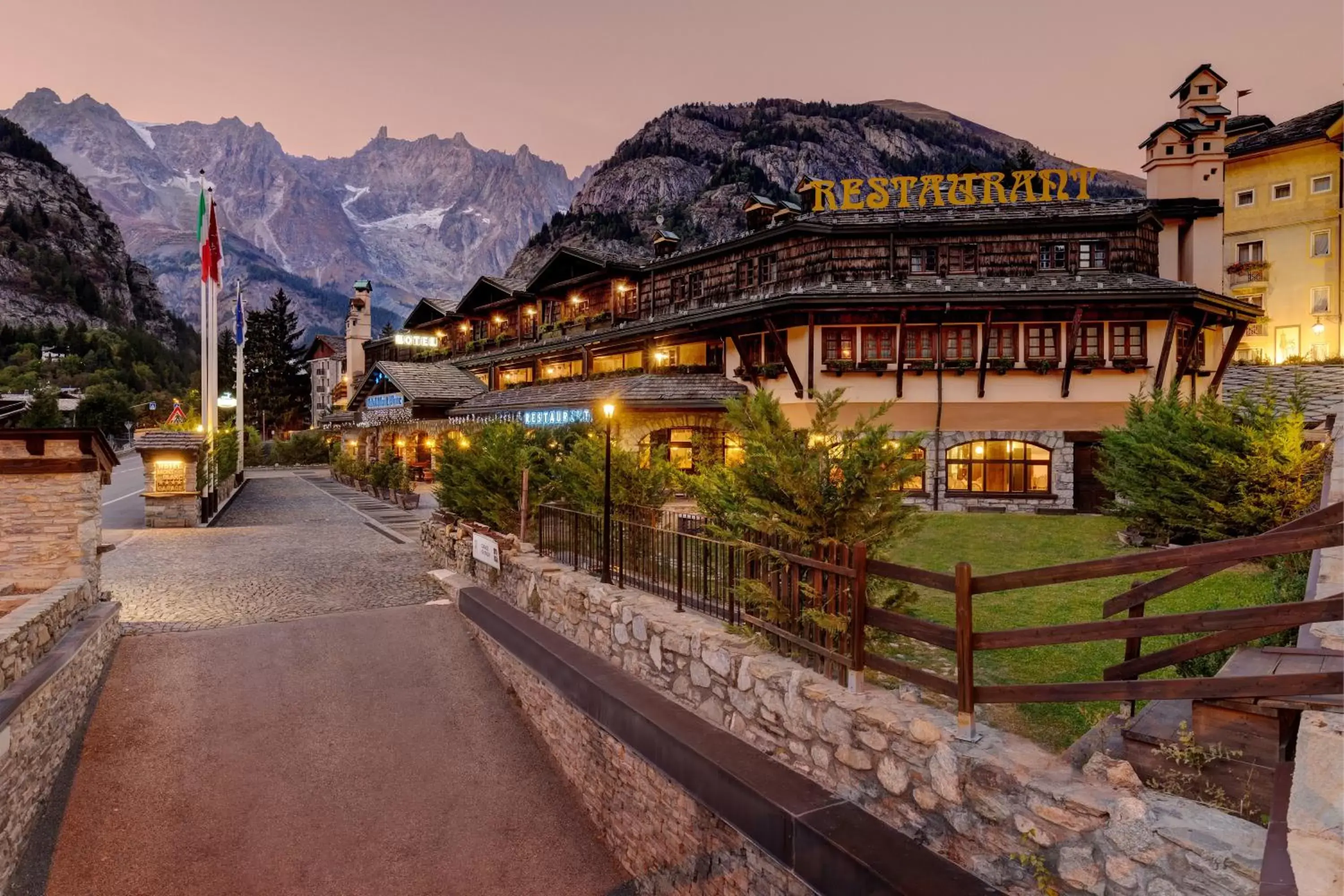 Property Building in iH Hotels Courmayeur Mont Blanc