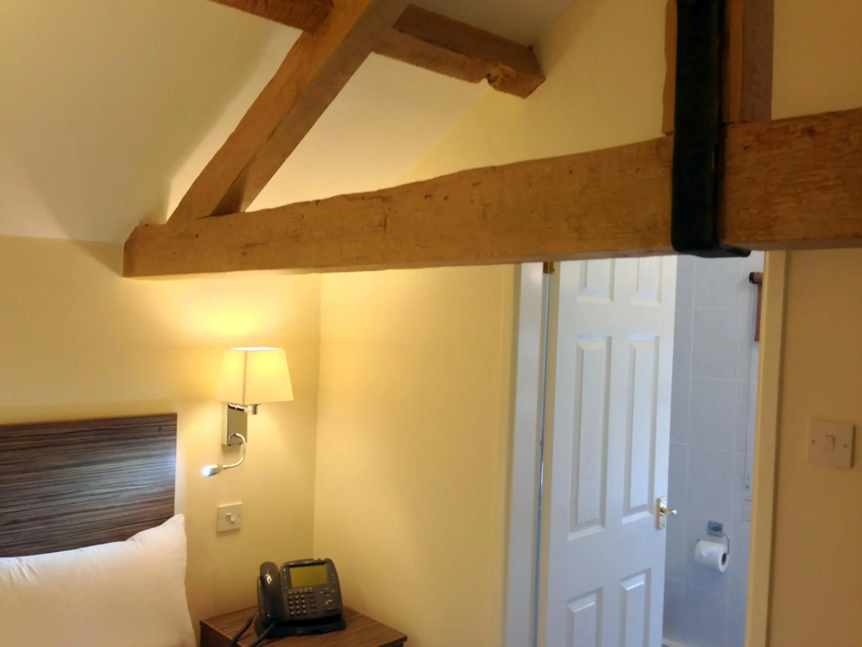 Bedroom, Bed in Ely House Hotel
