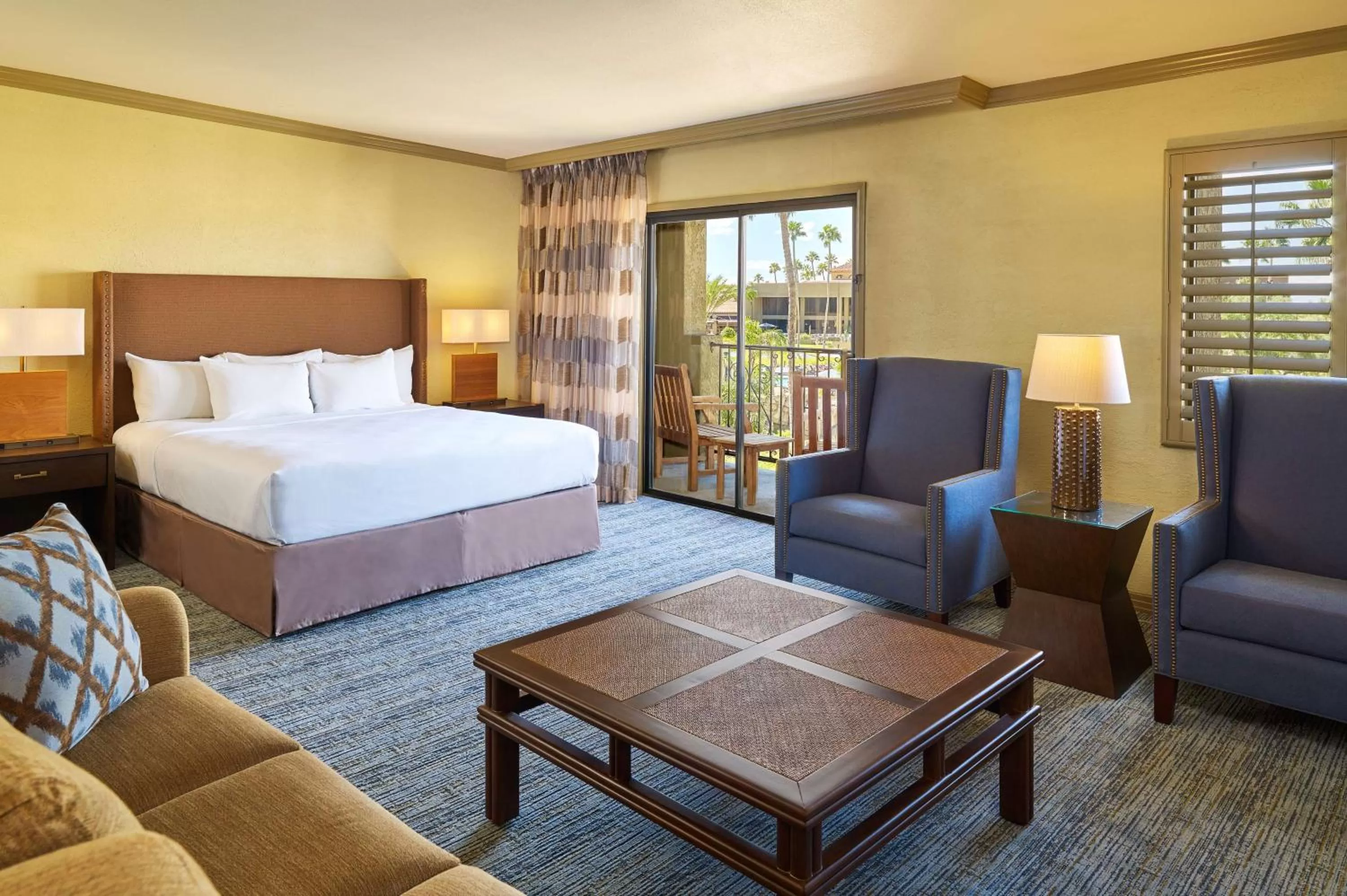 Living room, Bed in El Conquistador Tucson, A Hilton Resort