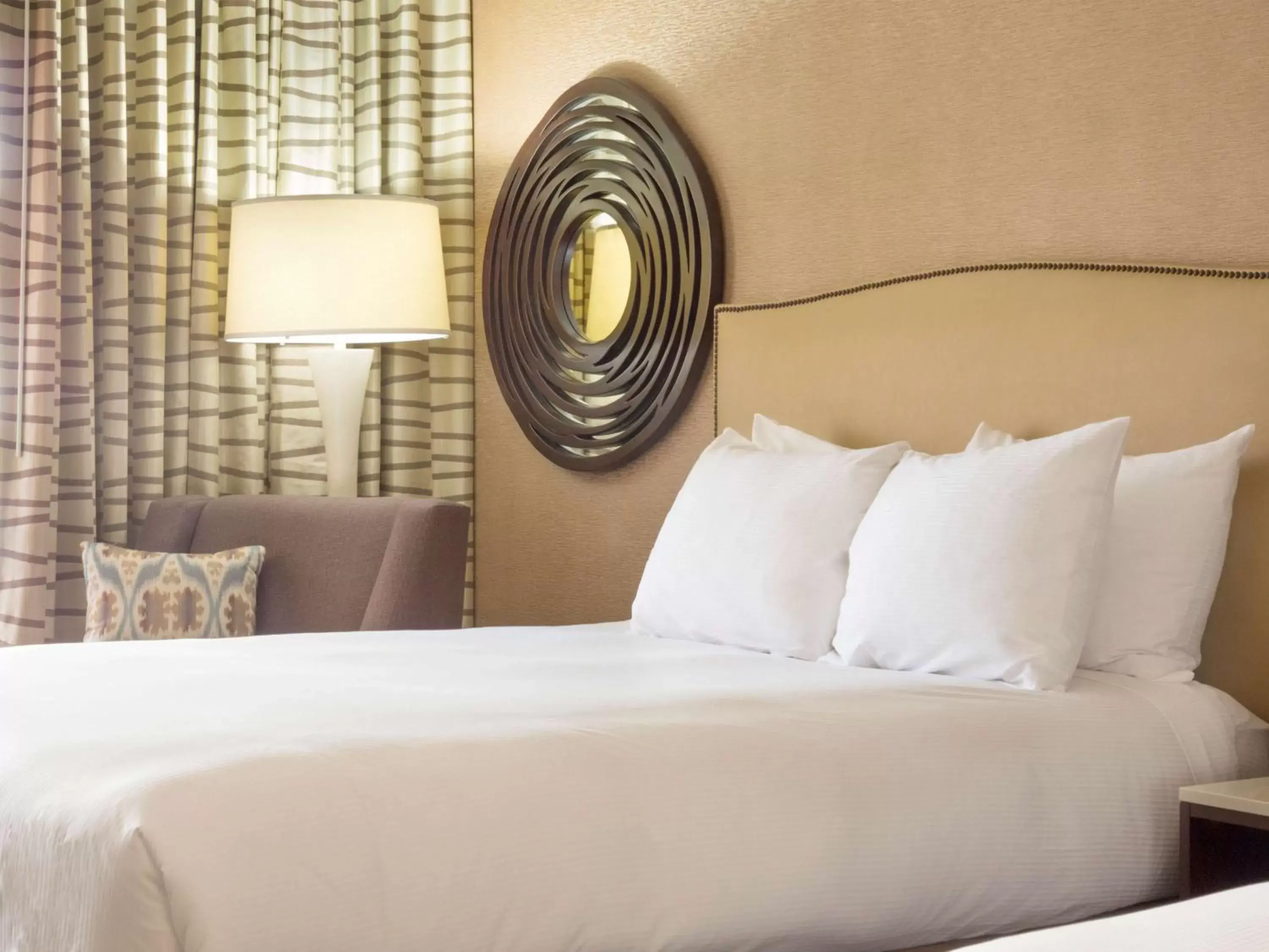 Queen Room with Two Queen Beds with Pool View and Patio in Hilton Phoenix Airport Queen Room with Two Queen Beds with Pool View and Patio in Hilton Phoenix Airport