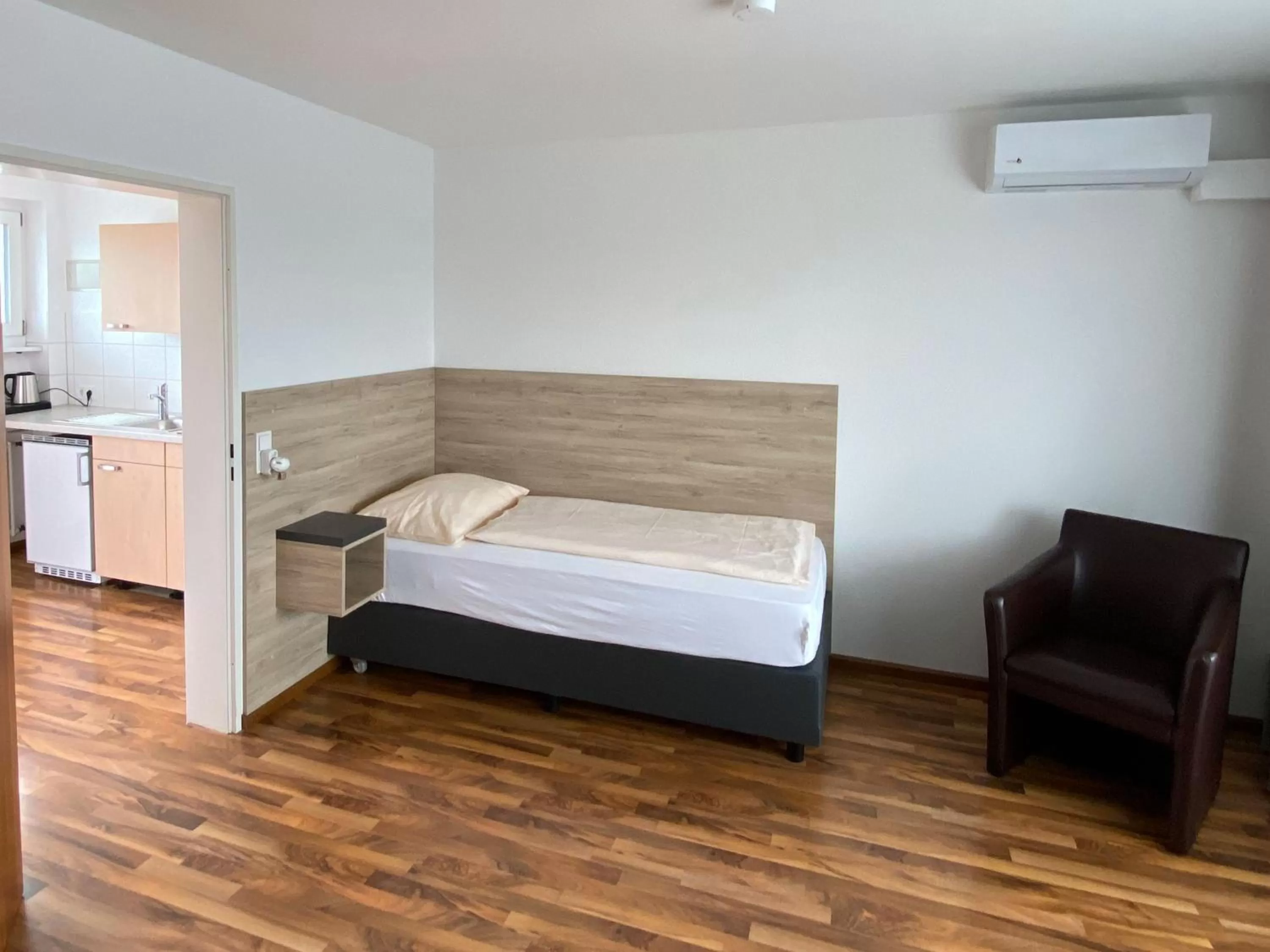 Bed in ZUM ZIEL Hotel Grenzach-Wyhlen bei Basel