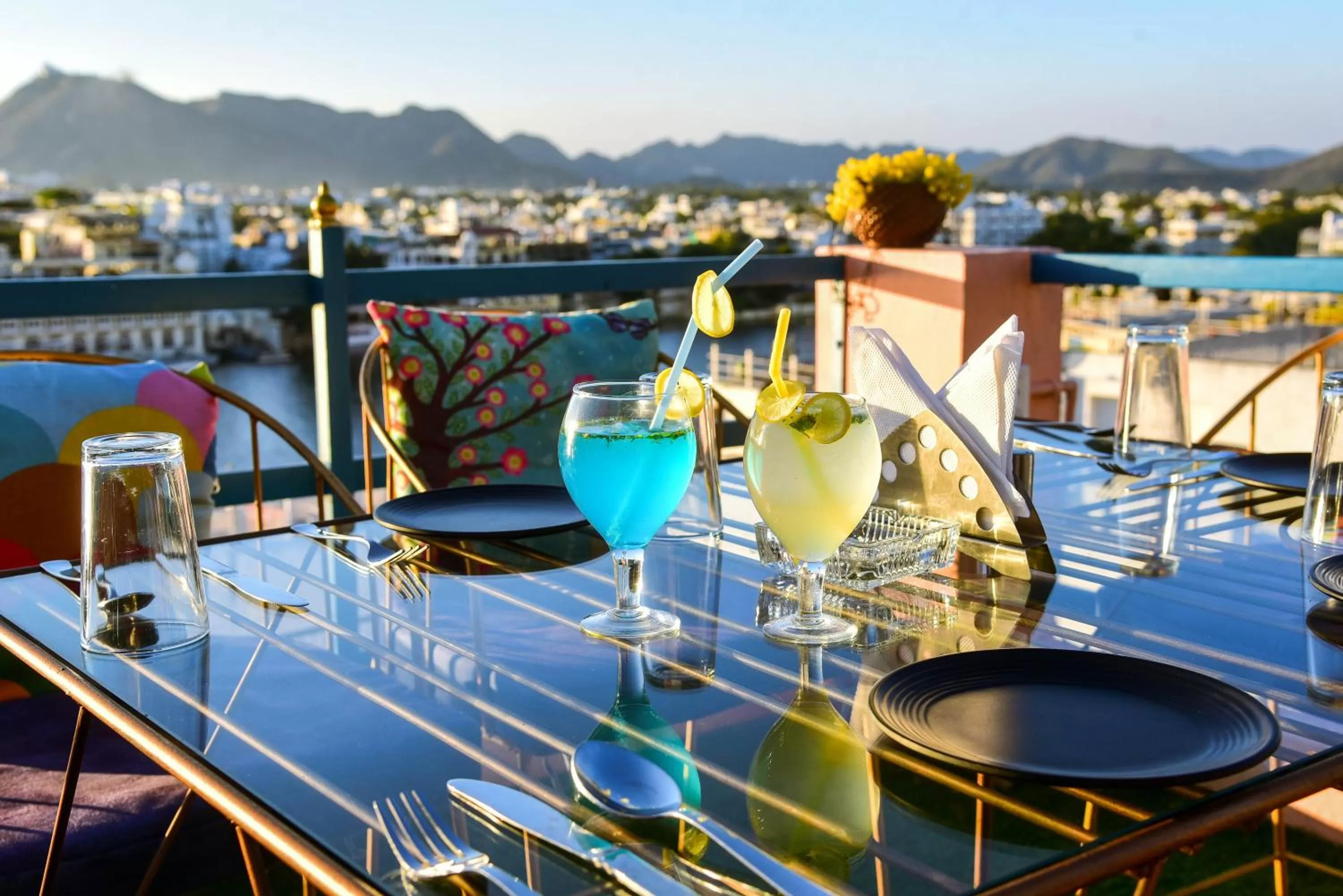 Mountain view in Hotel Casa by the lake