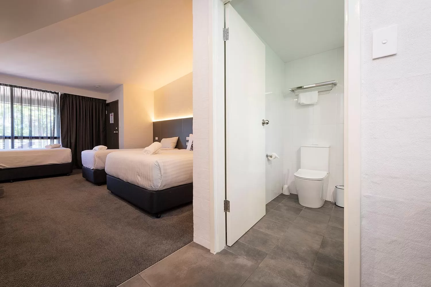 Bed in Fern Bay Motel