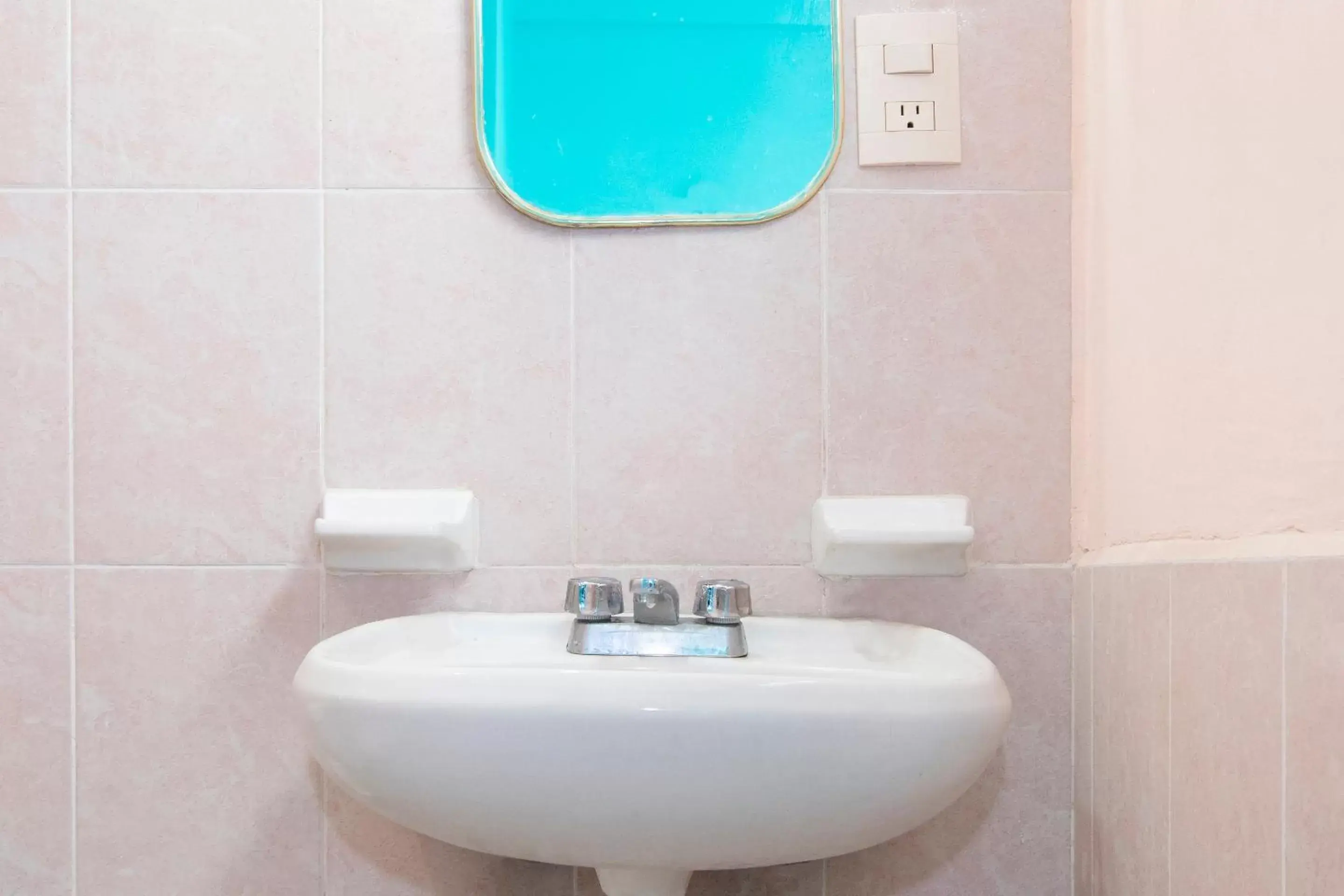 Bathroom in OYO Hotel Estacion,José Cardel,Parque Central Revolución