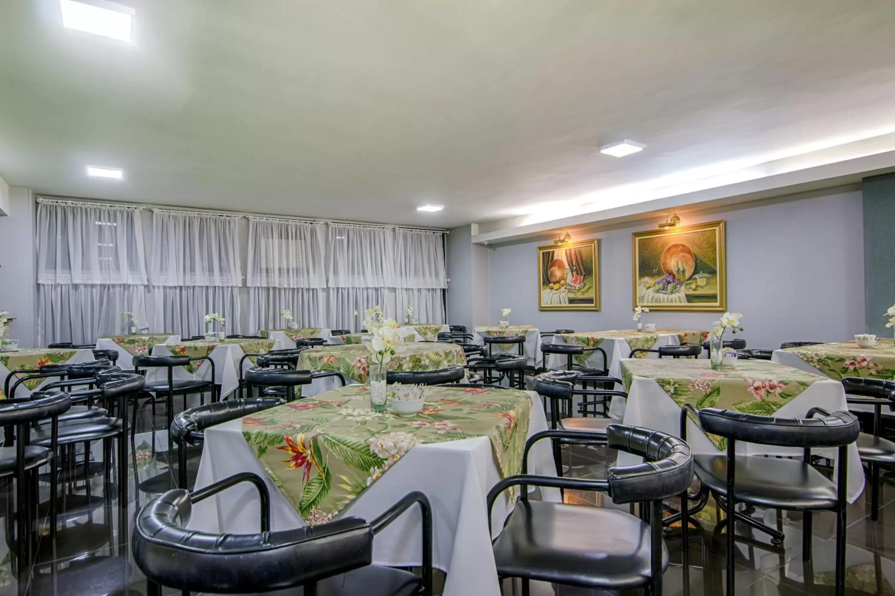 Restaurant/Places to Eat in Nacional Inn Curitiba Torres