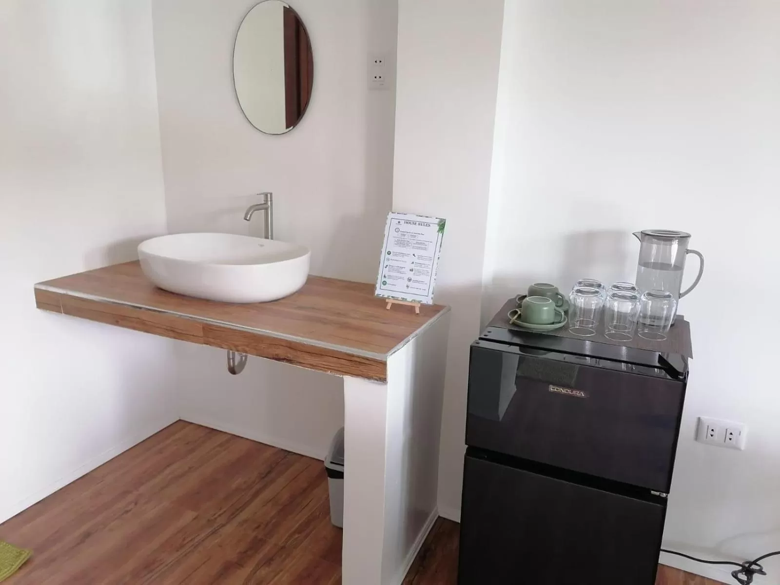 Kitchen or kitchenette, Bathroom in ROYAL SUITES - PORT BARTON