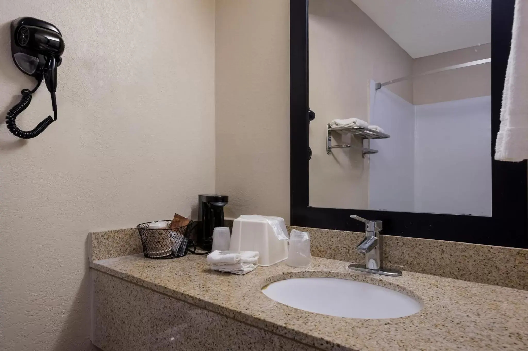 Bedroom, Bathroom in Red Roof Inn & Suites Statesboro - University