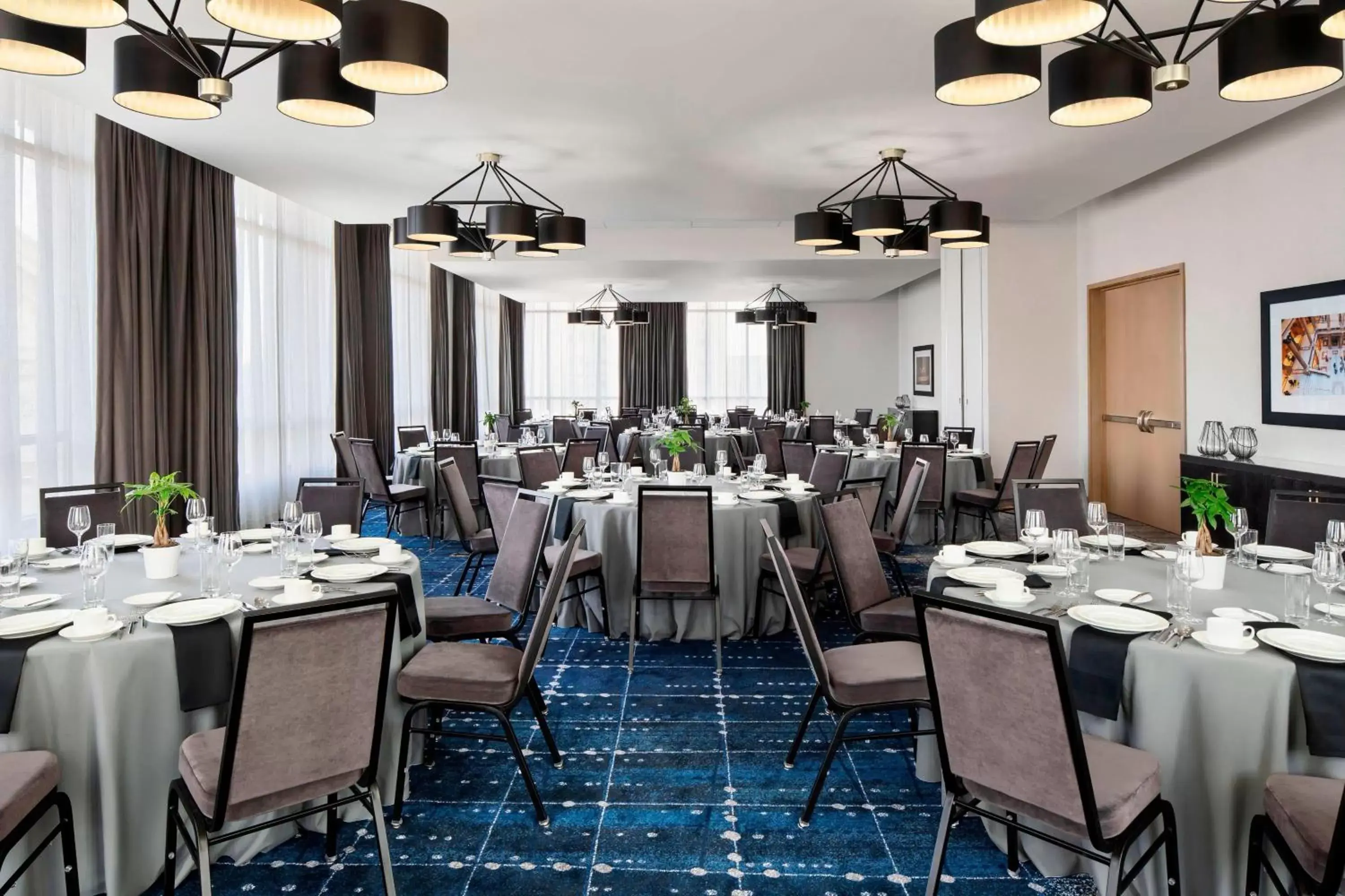 Meeting/conference room, Restaurant/Places to Eat in The Oaklander Hotel, Autograph Collection