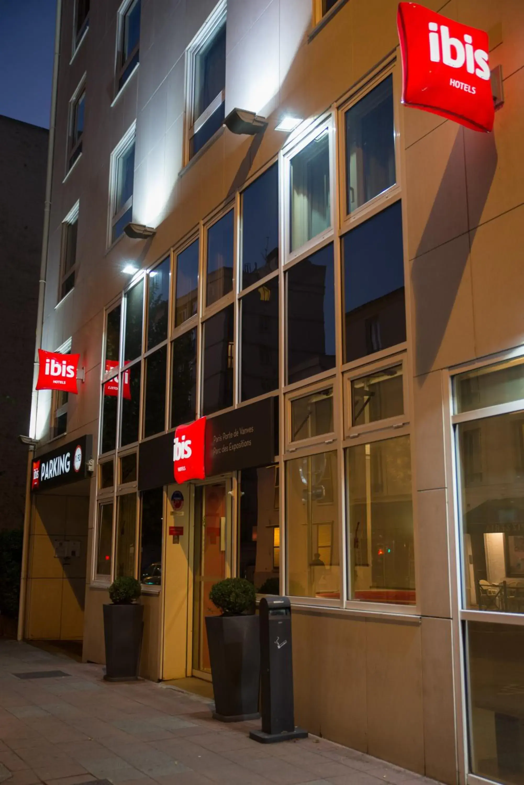 Facade/entrance in ibis Paris Vanves Parc des Expositions Facade/entrance in ibis Paris Vanves Parc des Expositions