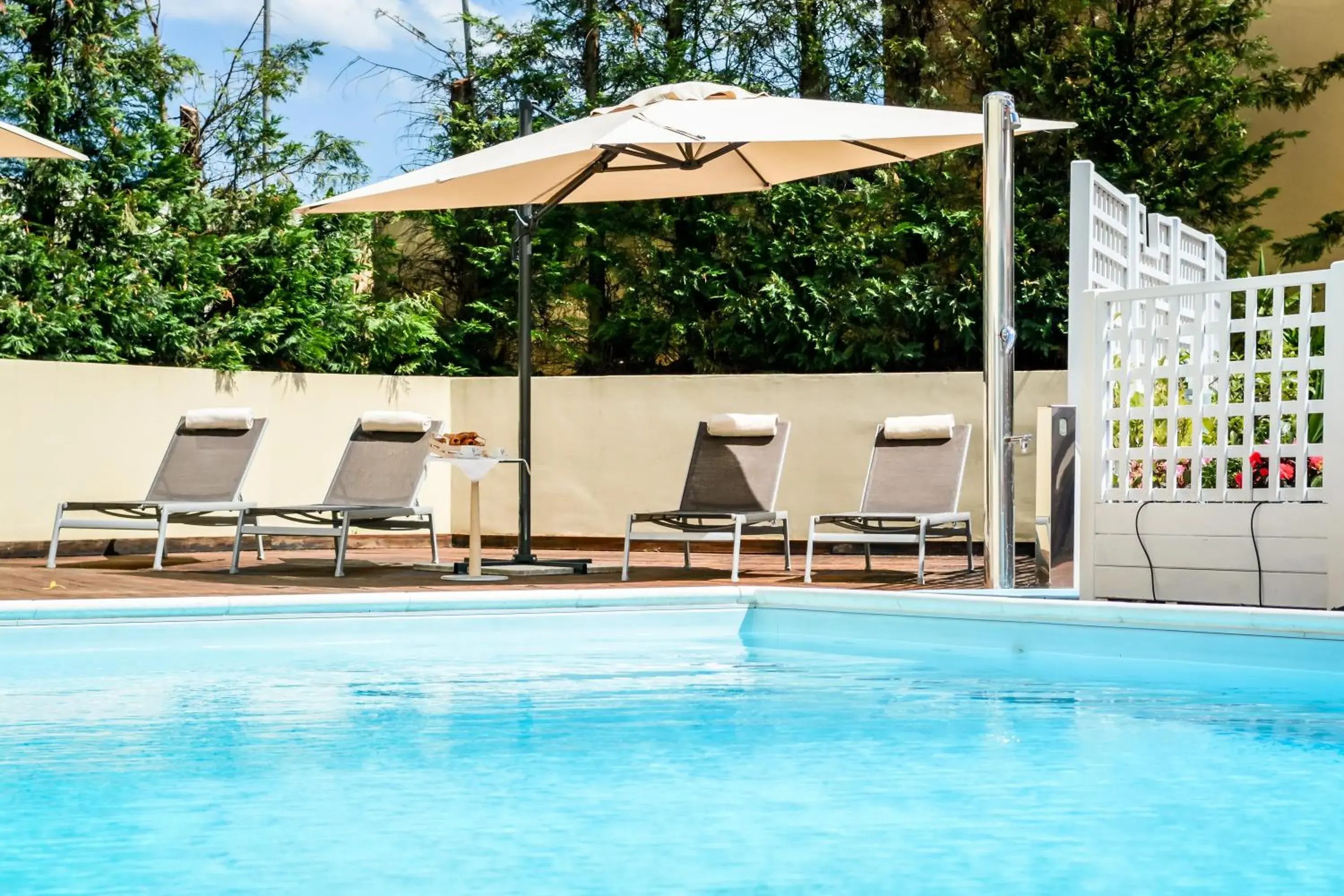 Swimming Pool in Hotel Concorde