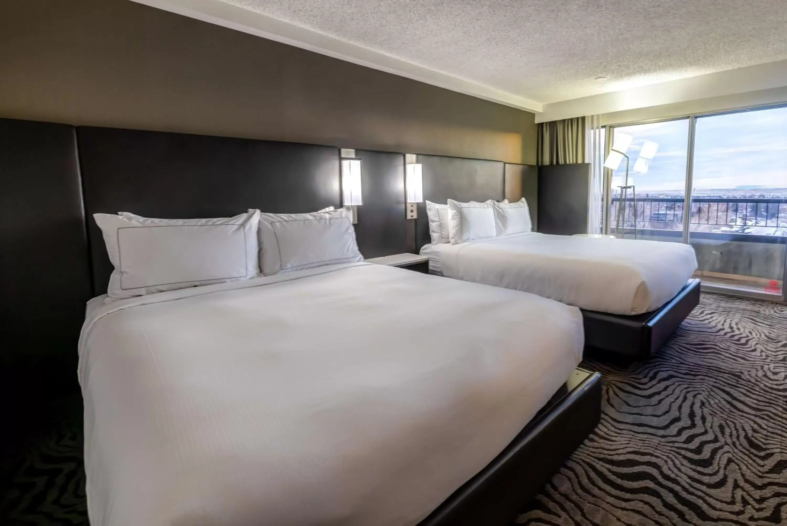 Bed in DoubleTree by Hilton Calgary North