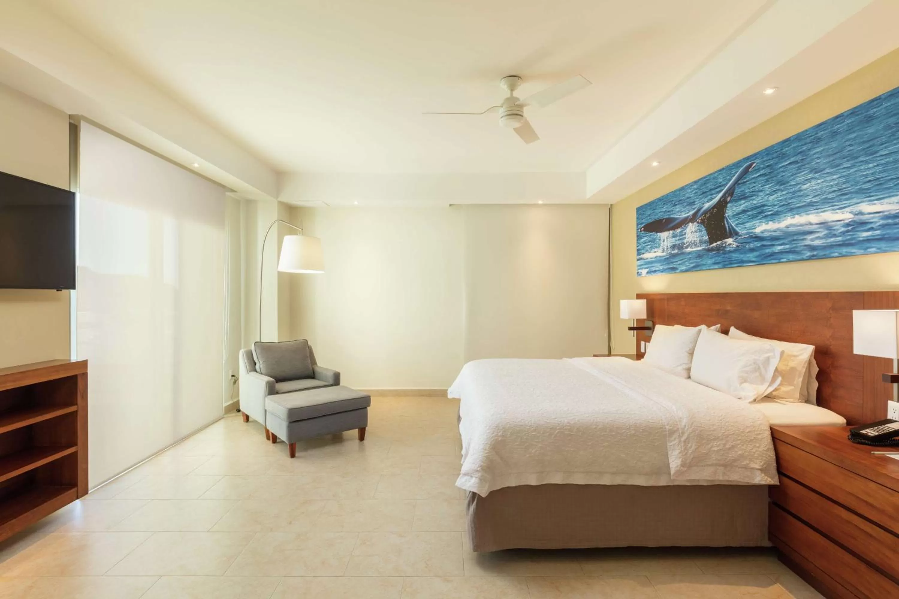 Bedroom, Bed in Hampton Inn & Suites by Hilton Los Cabos