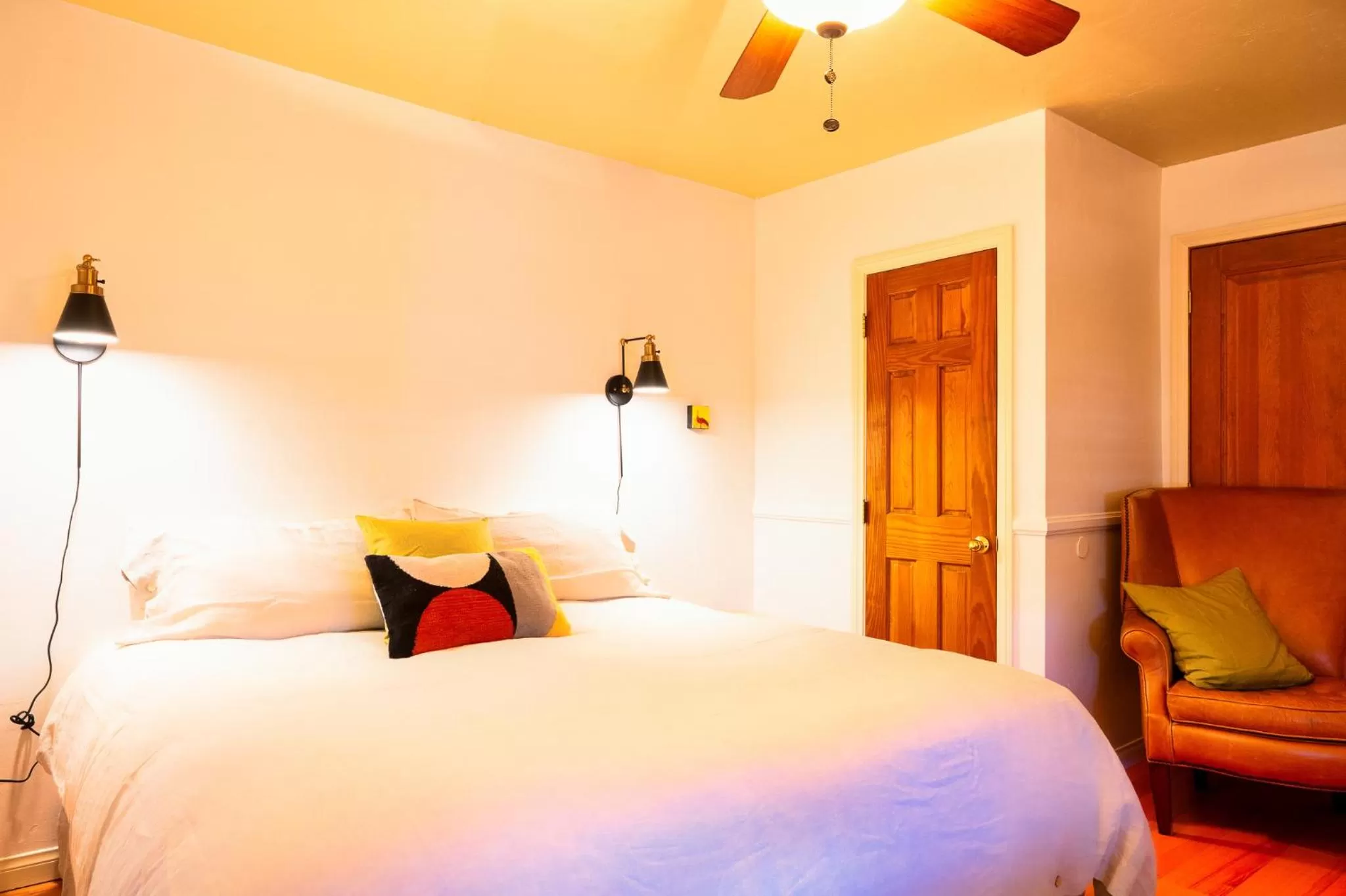 Bedroom, Bed in The Loubird Inn