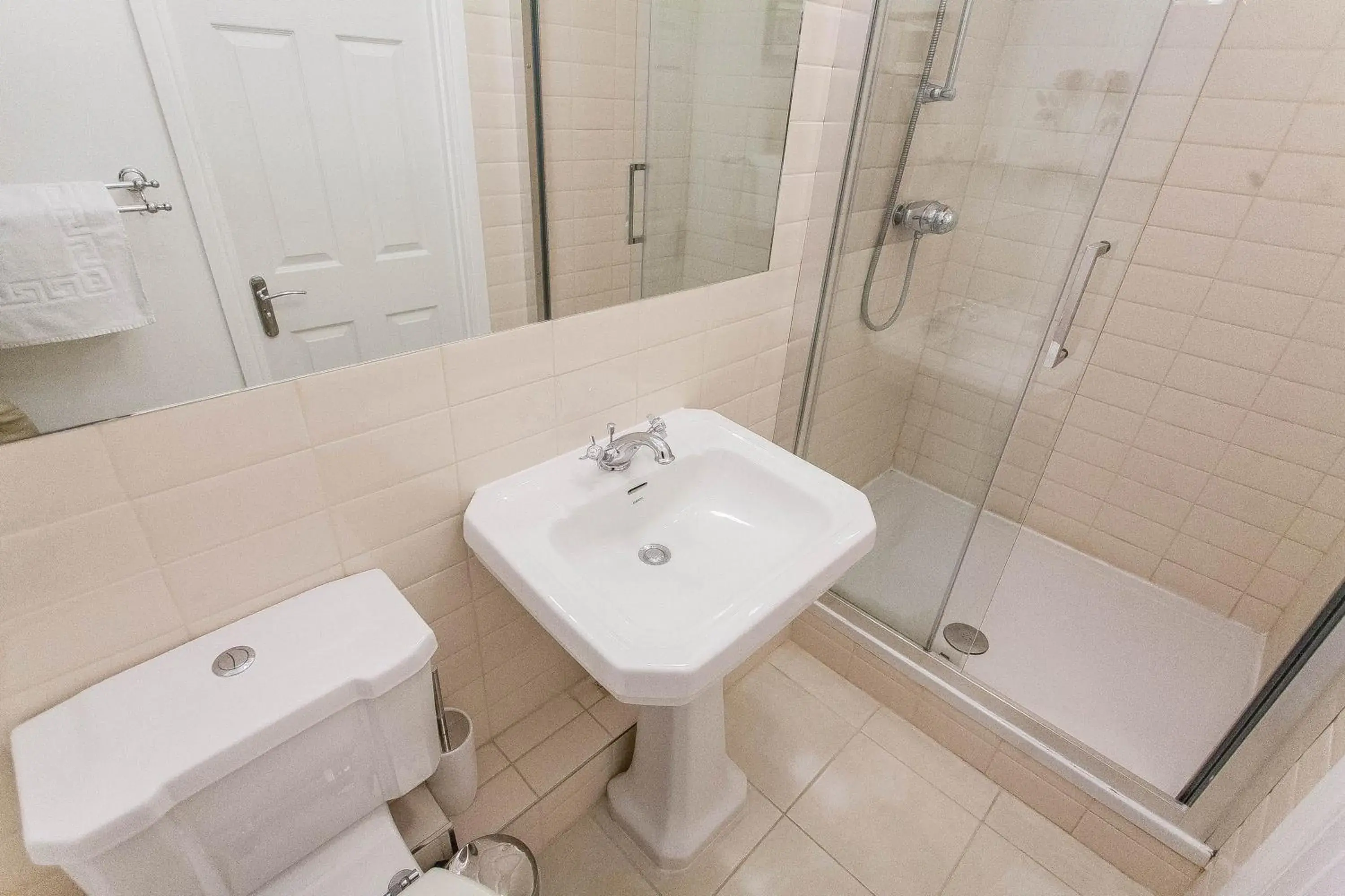 Bathroom in The Ormond At Tetbury