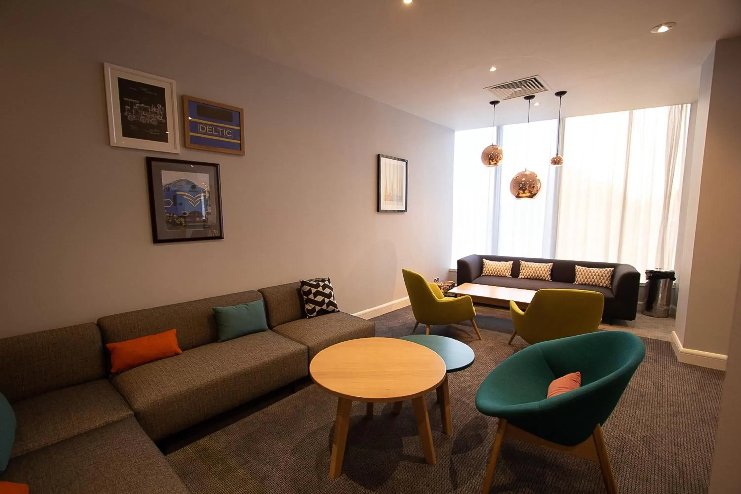 Lounge or bar, Seating Area in Holiday Inn Preston, an IHG Hotel