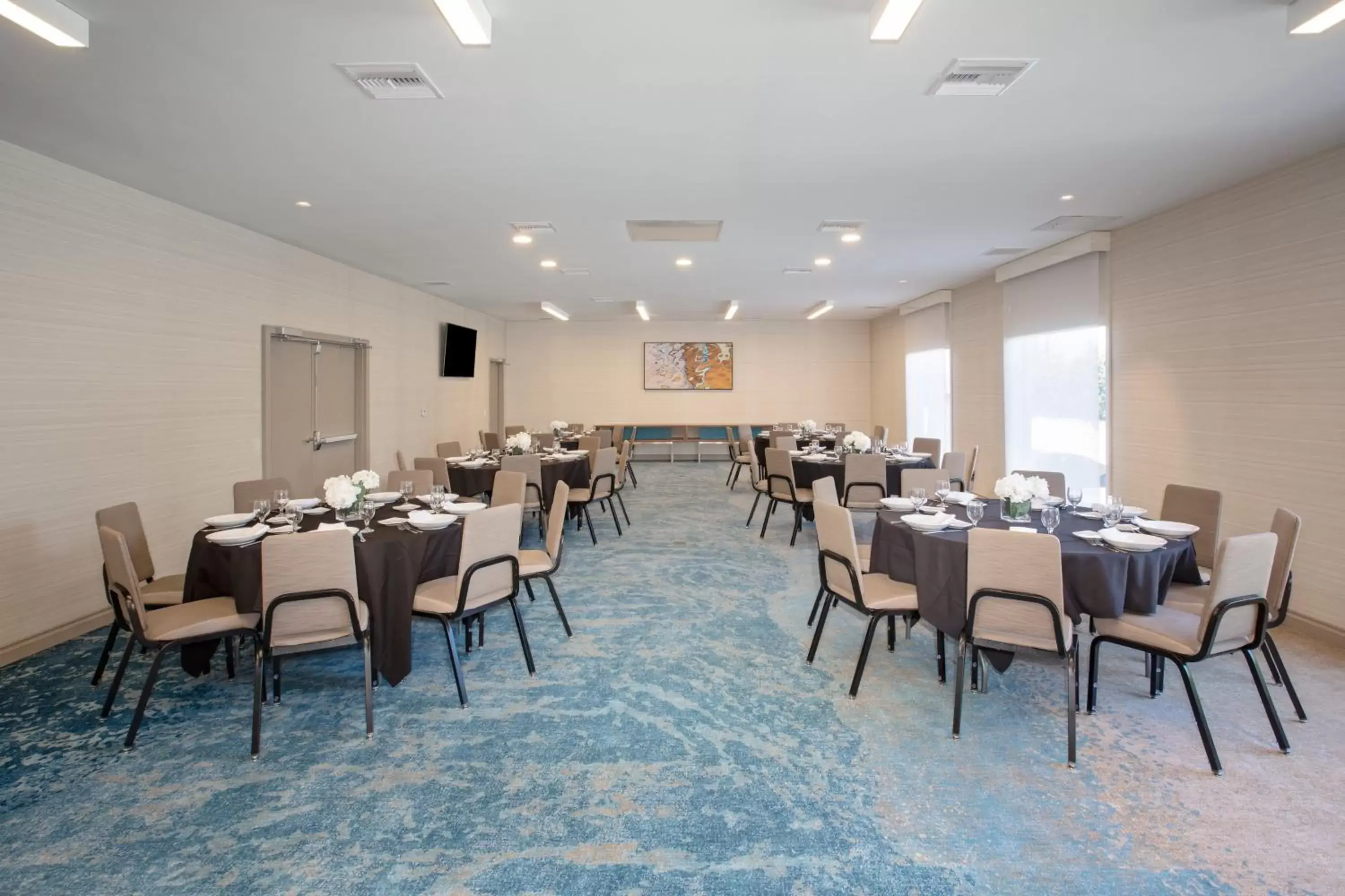 Meeting/conference room, Restaurant/Places to Eat in Holiday Inn Los Angeles - LAX Airport, an IHG Hotel