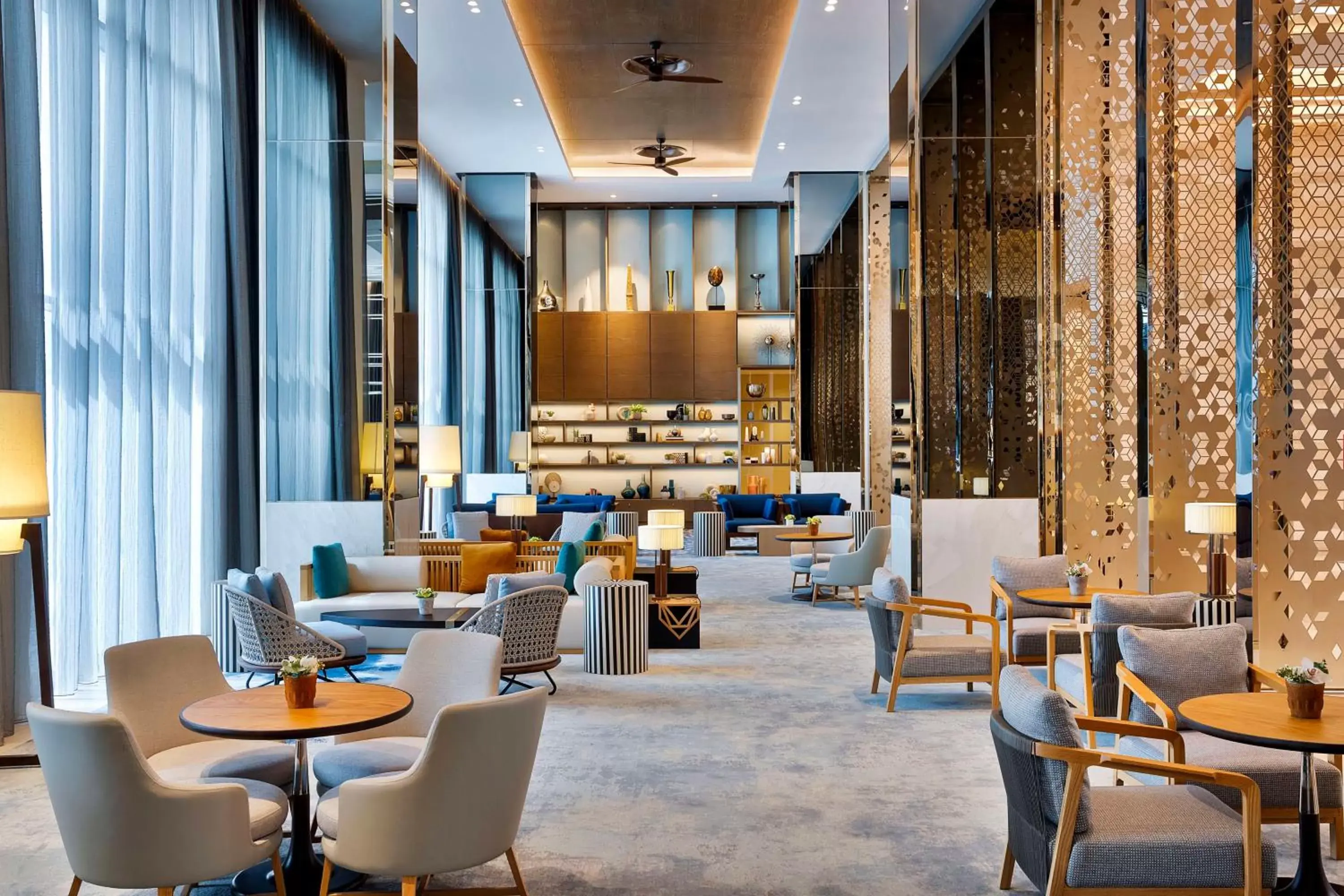 Lobby or reception, Restaurant/Places to Eat in Hilton Abu Dhabi Yas Island