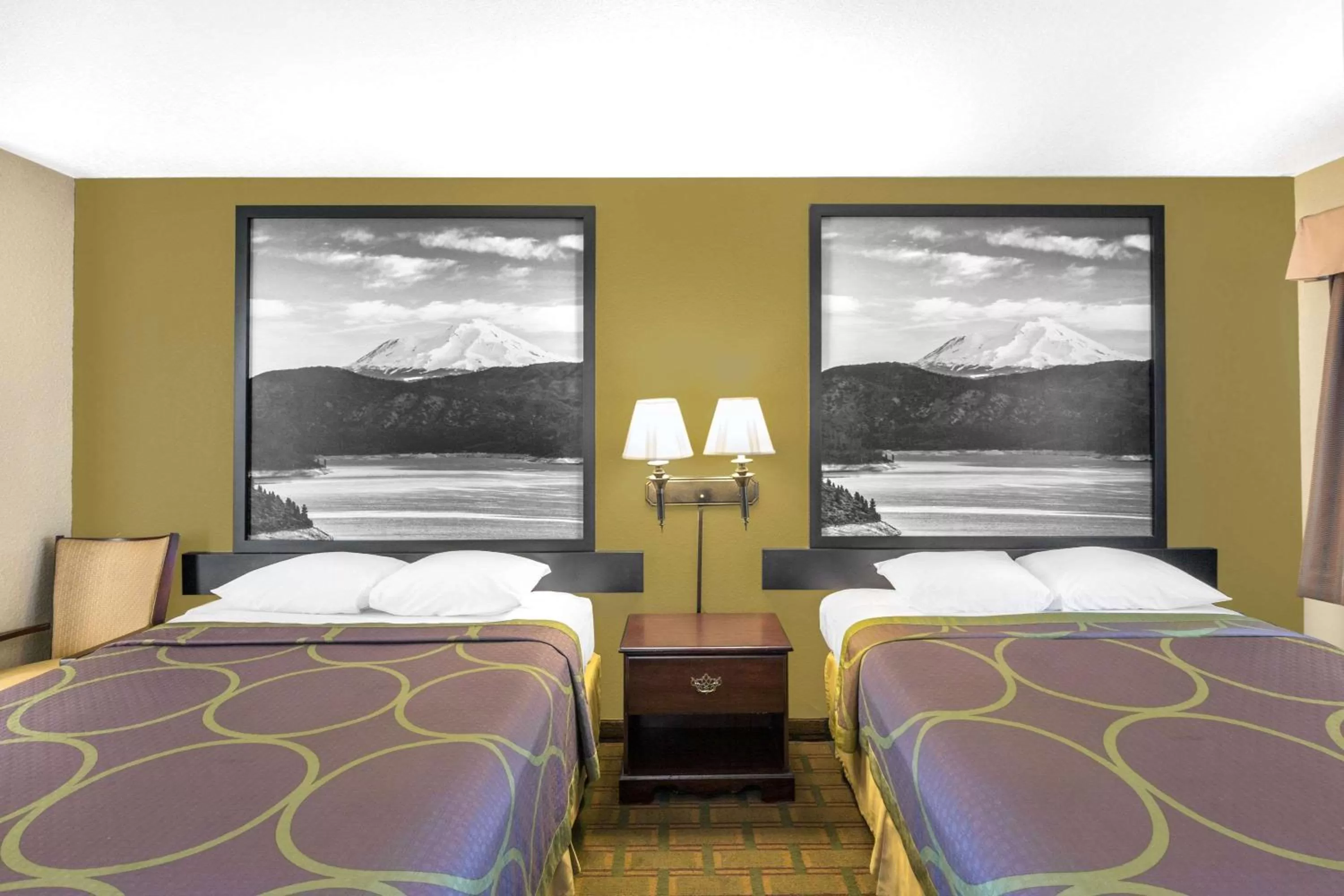 Photo of the whole room, Bed in Super 8 by Wyndham Corning